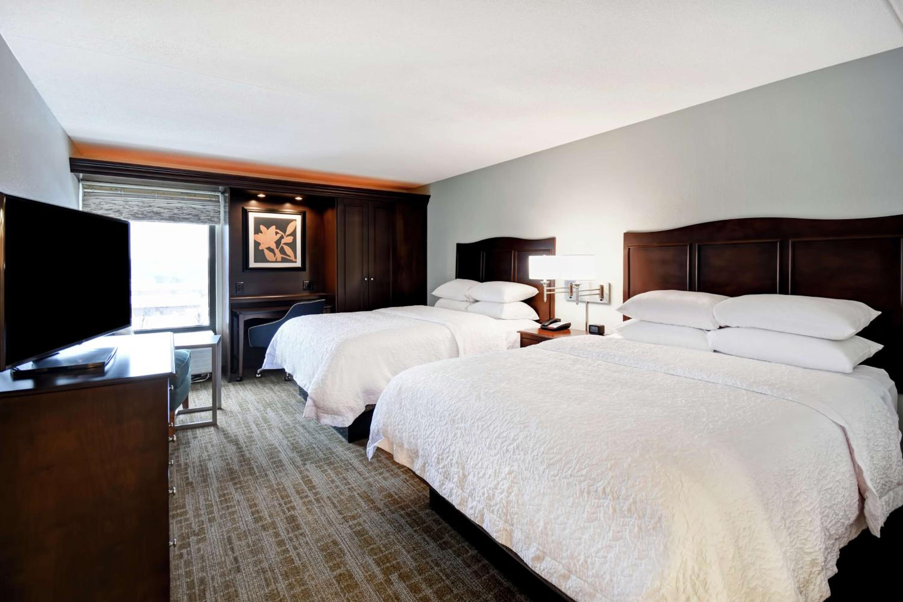 Room with Two Queen Beds - Non-Smoking - Photo 1