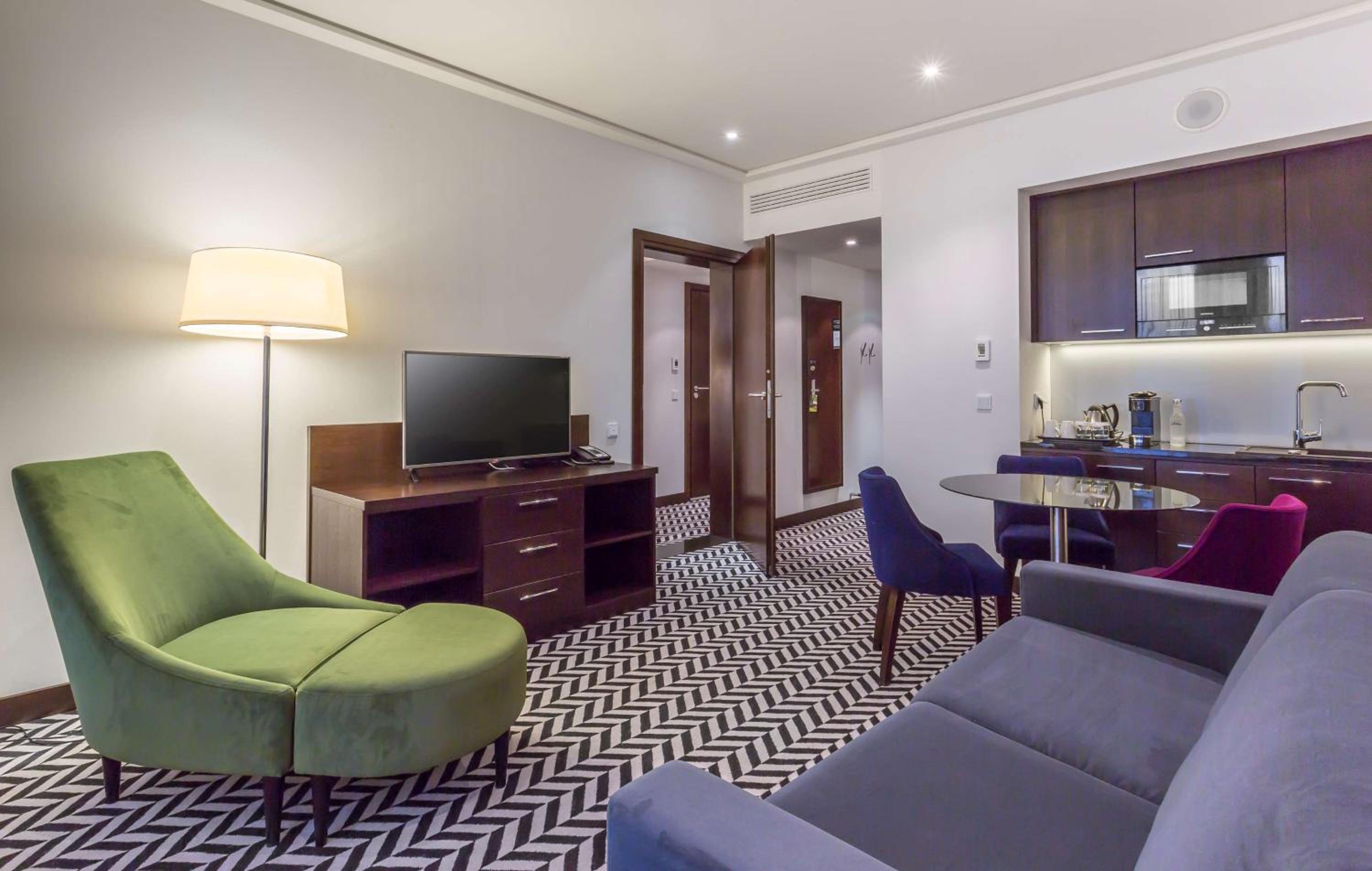 One-Bedroom King Suite photo 1