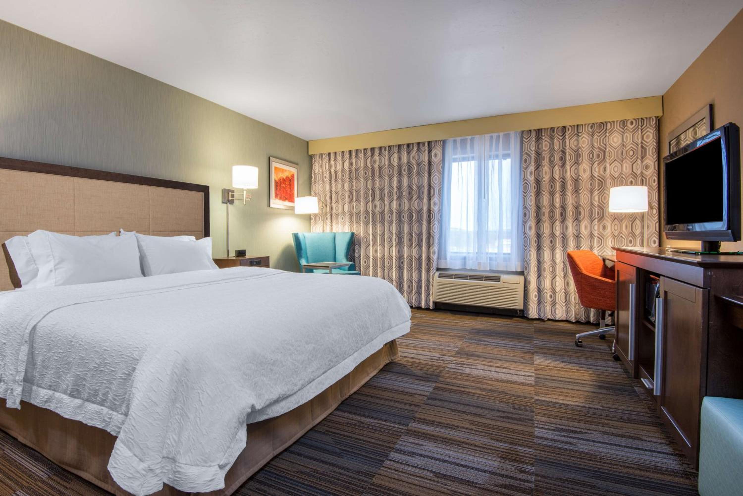 King Room with Accessible Tub - Mobility and Hearing Access/Non-Smoking - Photo 1