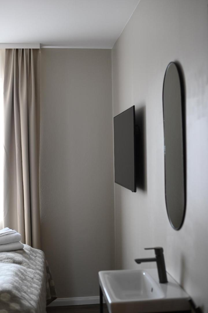Small Double Room - Photo 3