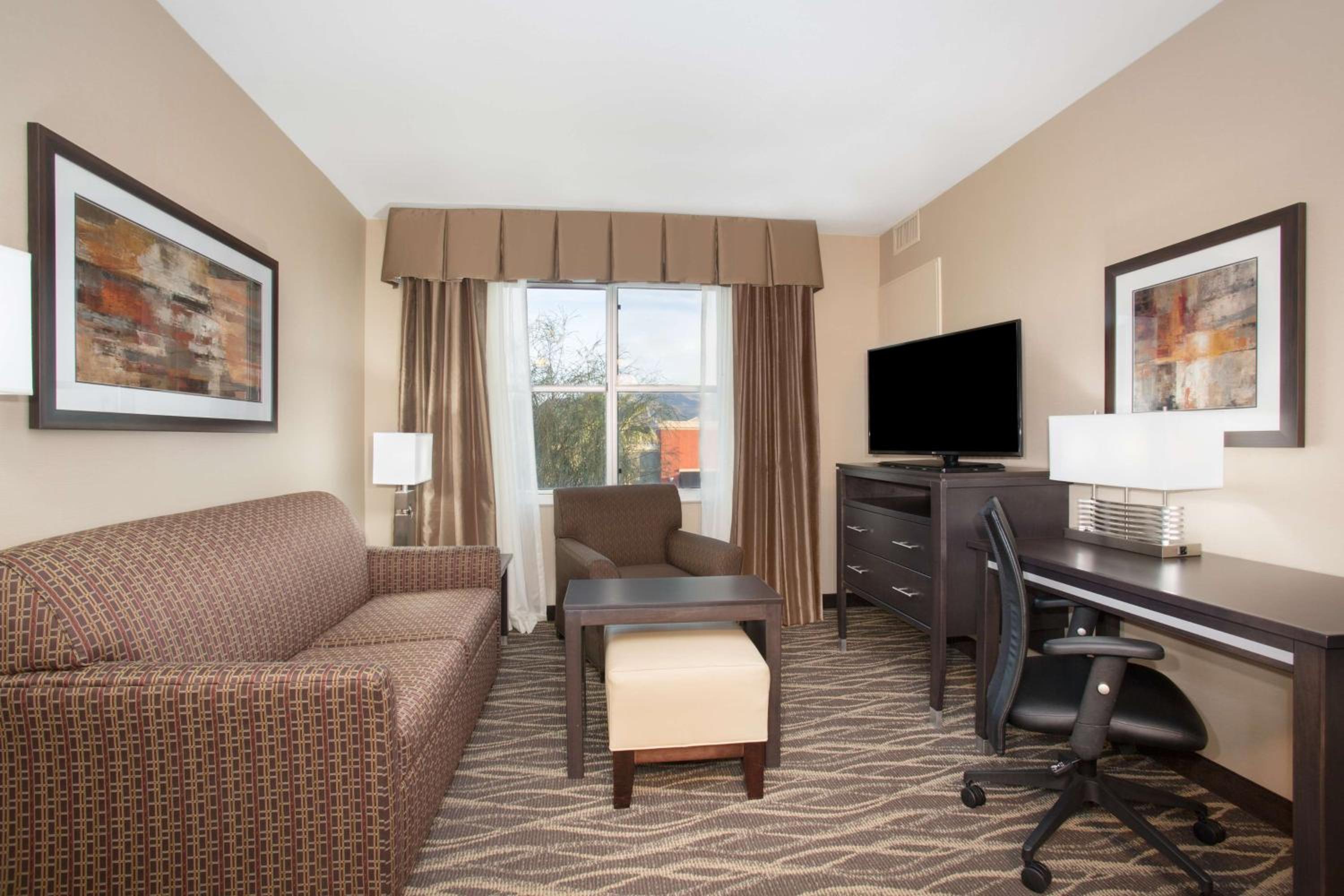 One-Bedroom King Suite - Non-Smoking - Photo 5