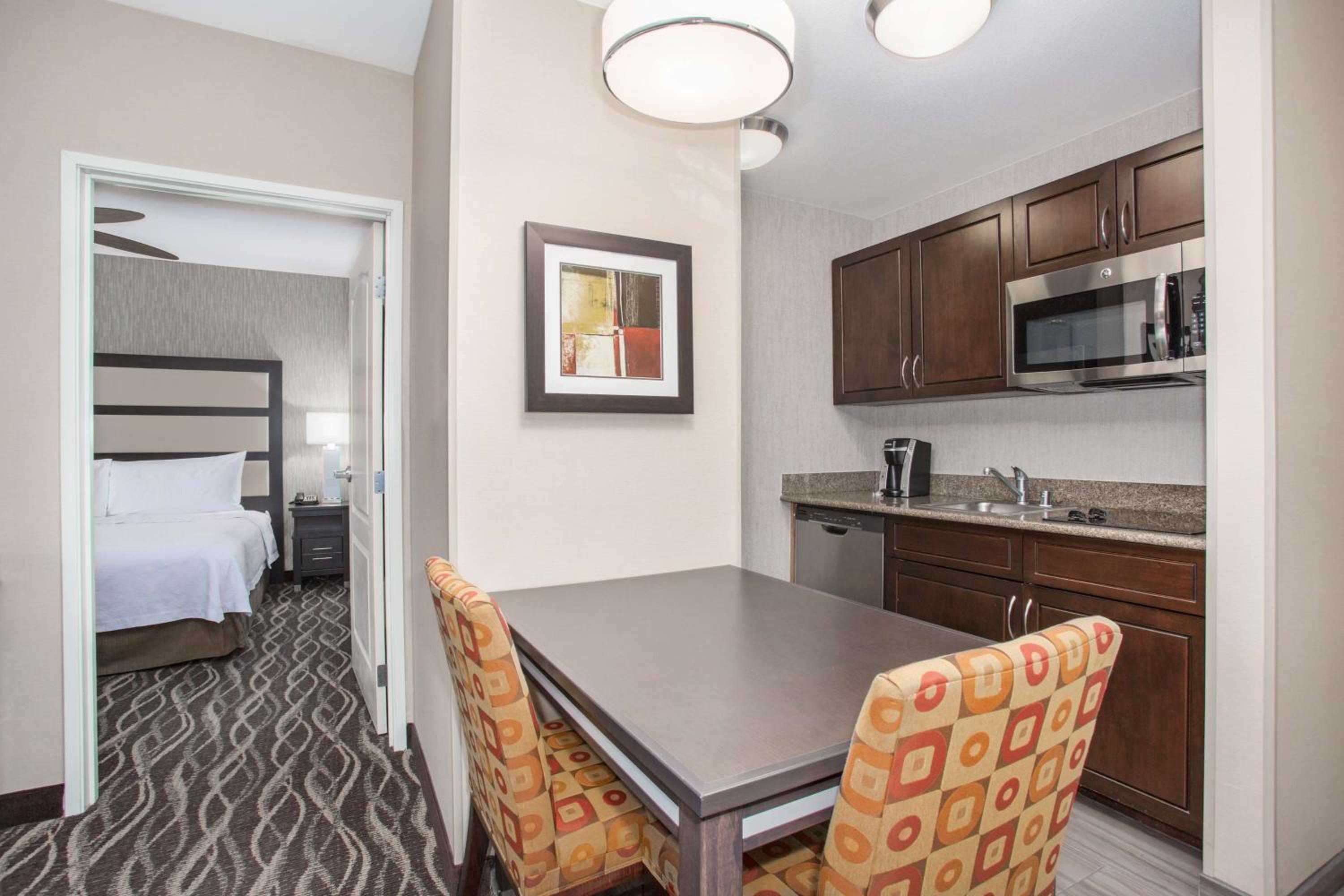 One-Bedroom King Suite - Non-Smoking - Photo 2
