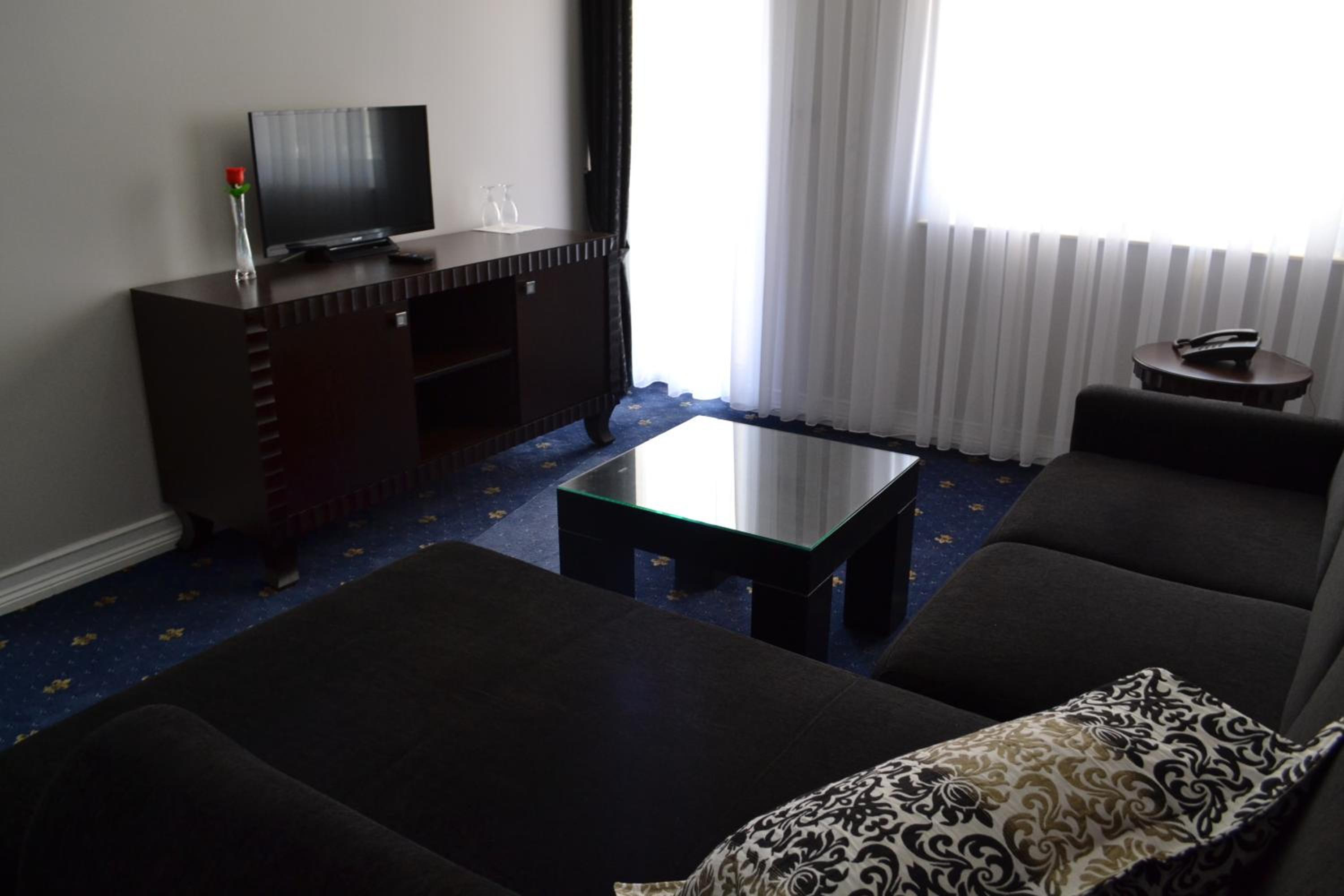 Deluxe Suite photo 3