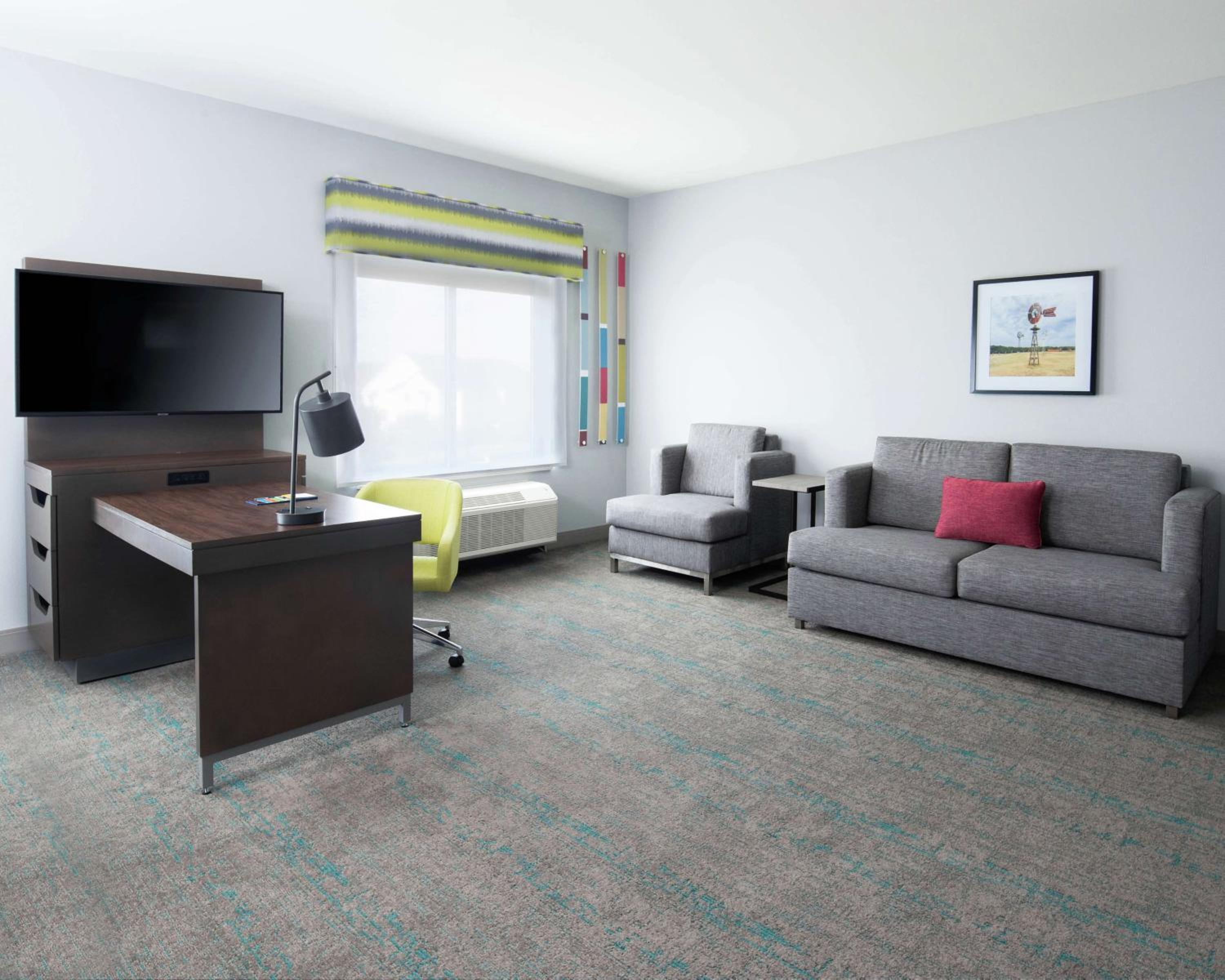 Queen Studio Suite with Two Queen Beds and Sofa Bed - Non-Smoking - Photo 4