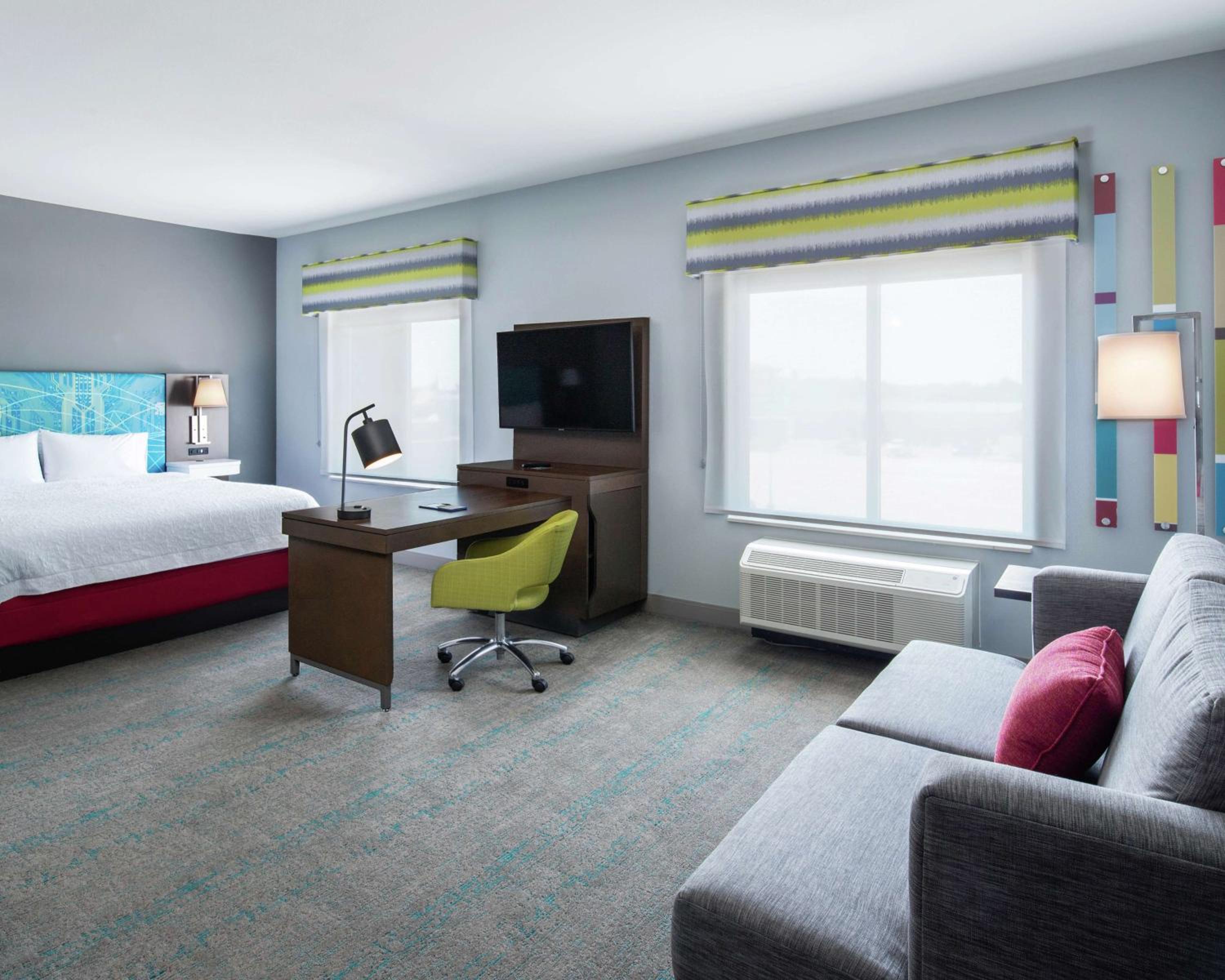 King Studio Suite with Sofa Bed - Non-Smoking - Photo 3