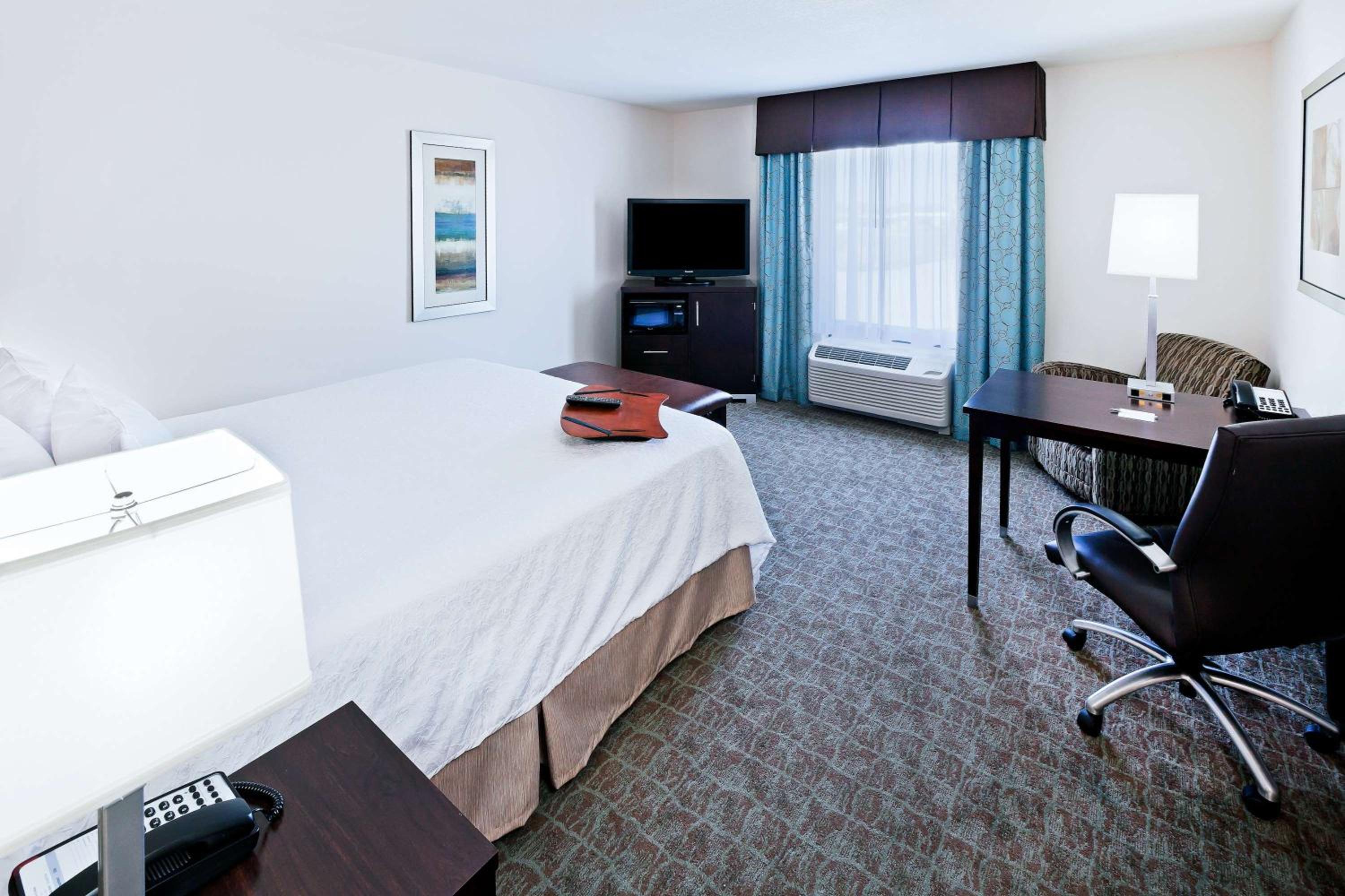 King Room with King Bed - Non-Smoking - Photo 1