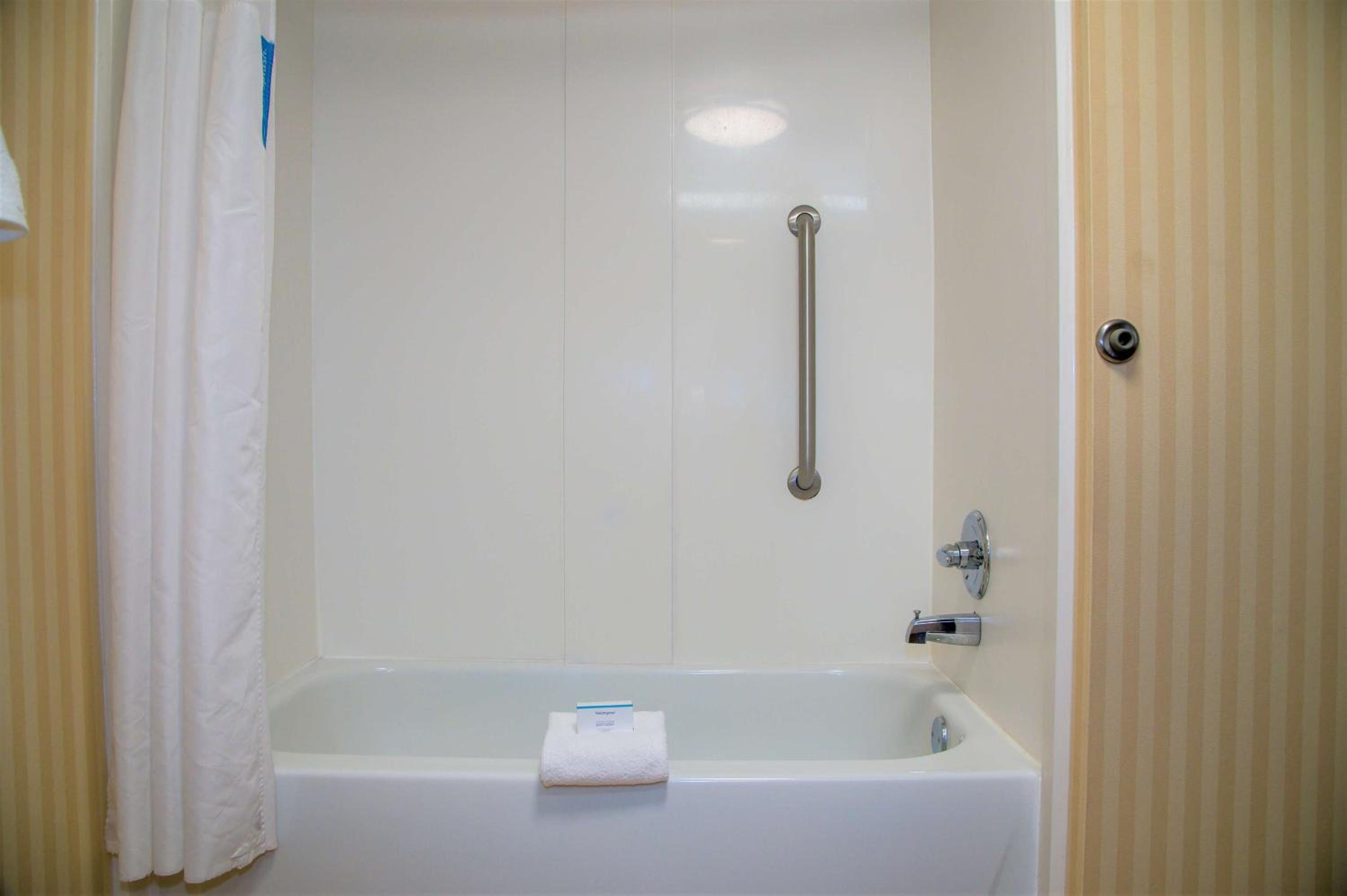 King Room - Non-Smoking - Photo 3