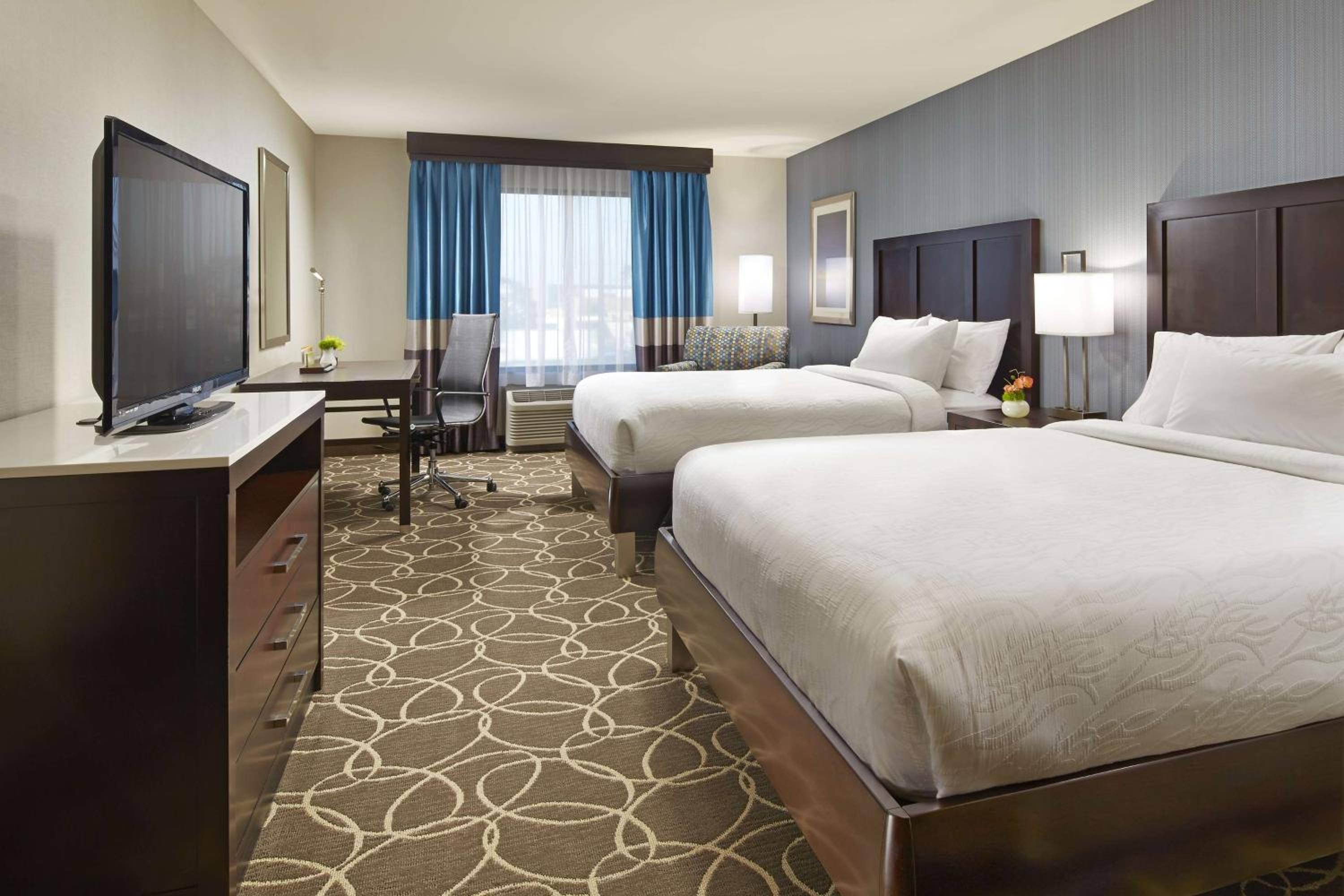 Queen Room with Two Queen Beds - Hearing Access photo 2