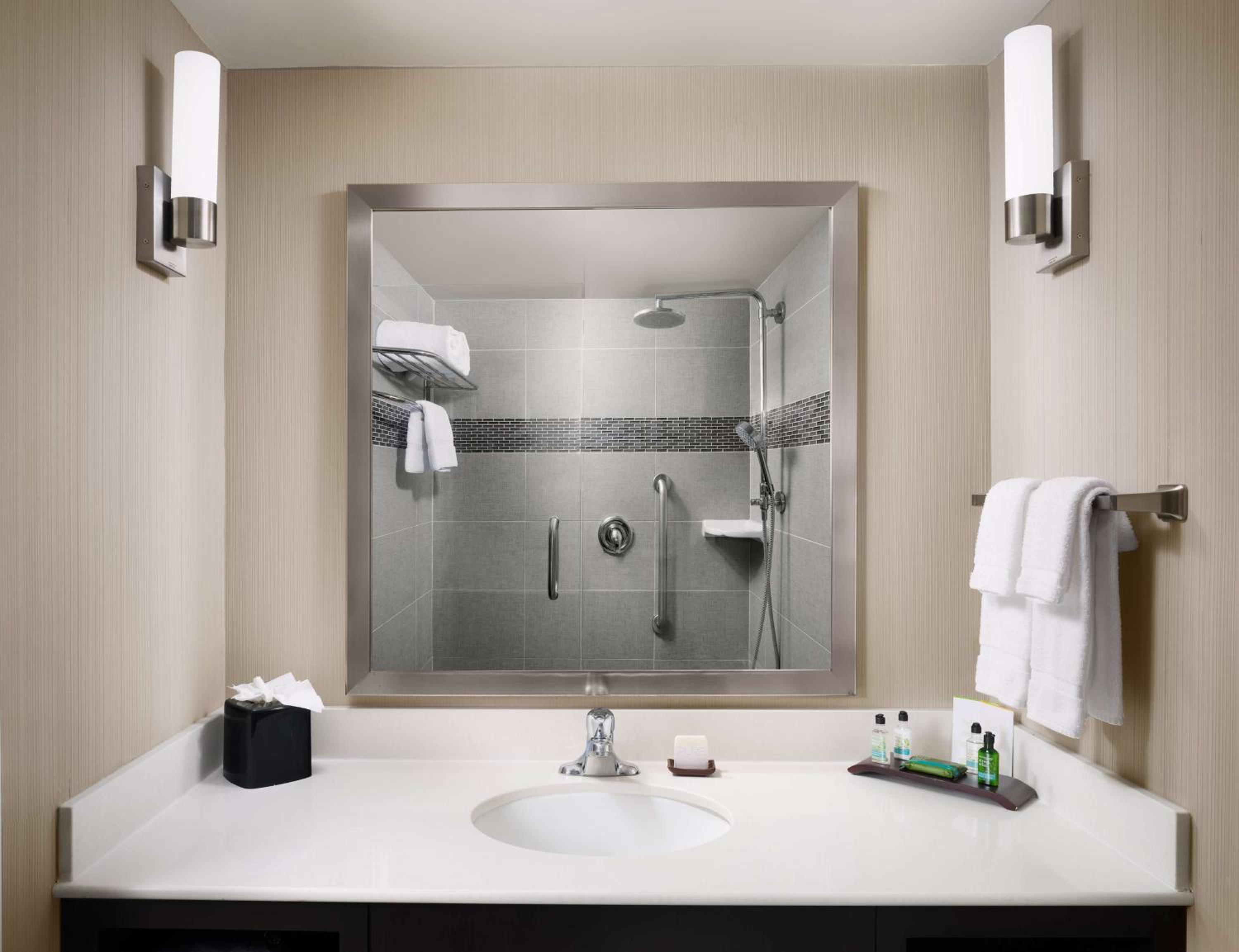 King Room with Luxury Bathroom photo 2