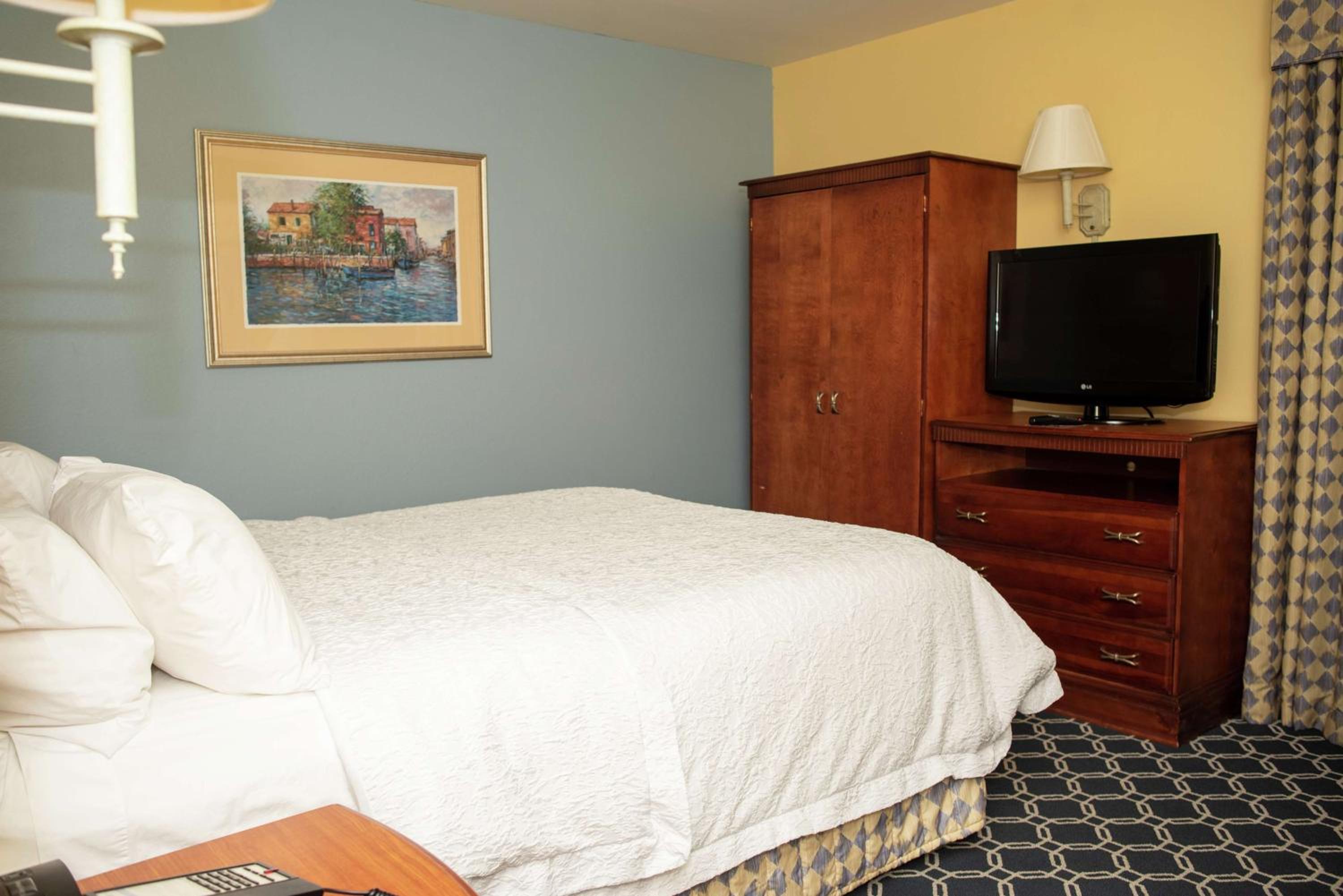 Queen Room - Non-Smoking - Photo 2