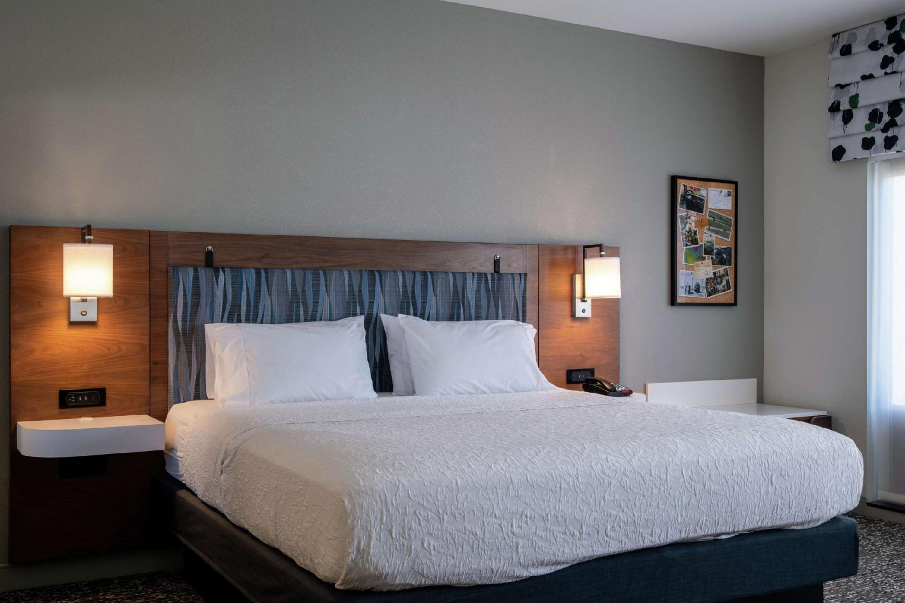 Large King Room - Non-Smoking - Photo 4