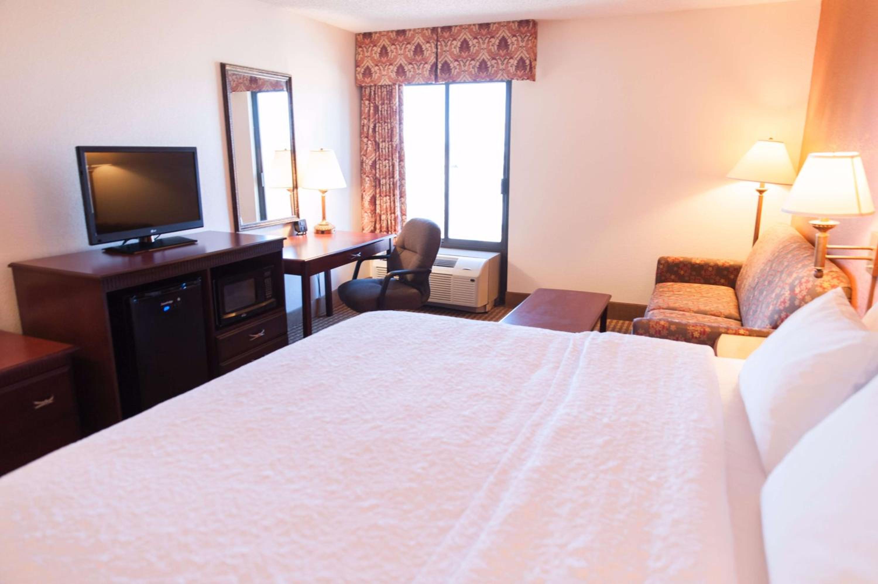 King Room With Sofa Bed - Non-Smoking photo 1