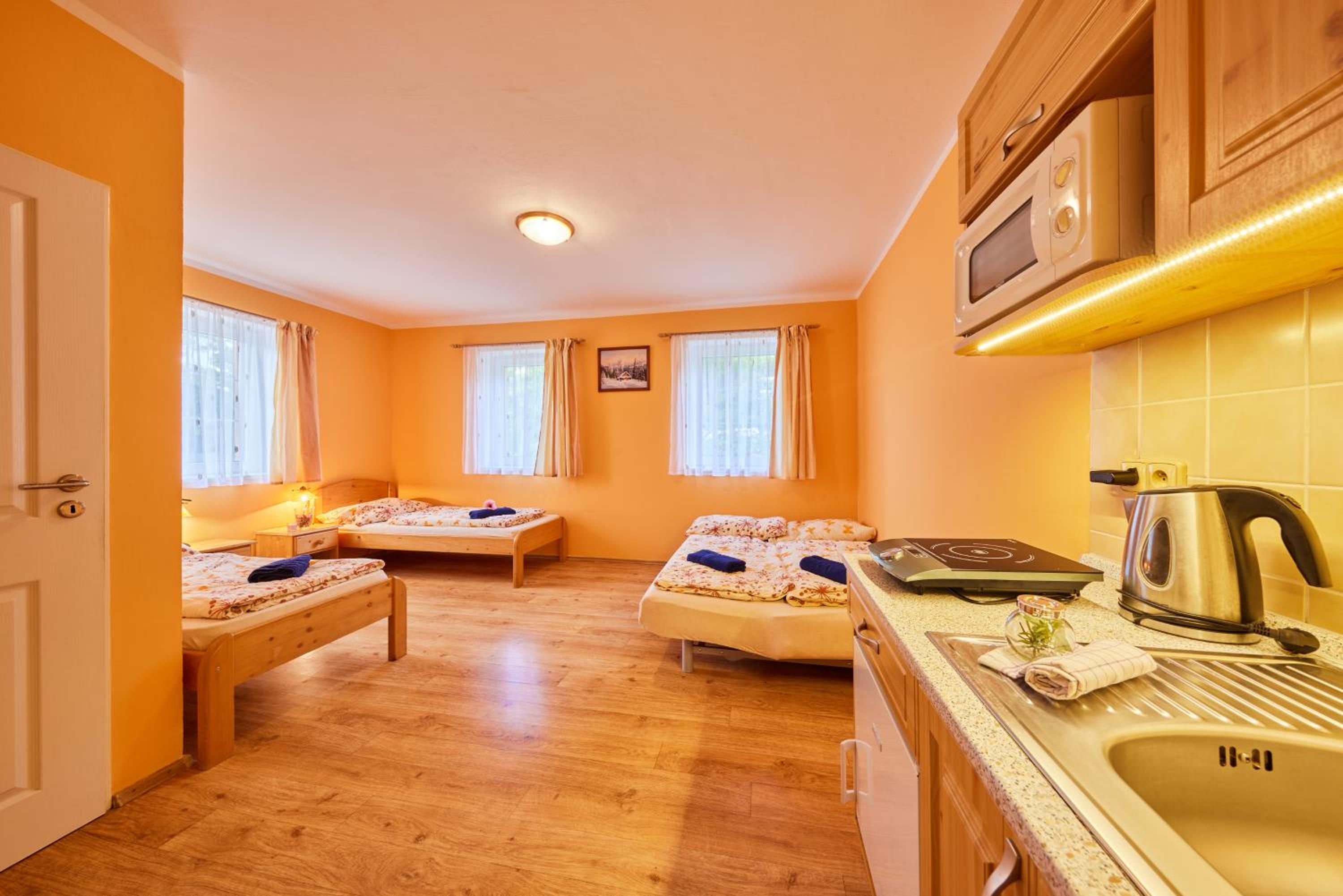 Quadruple Room - Disability Access photo 2