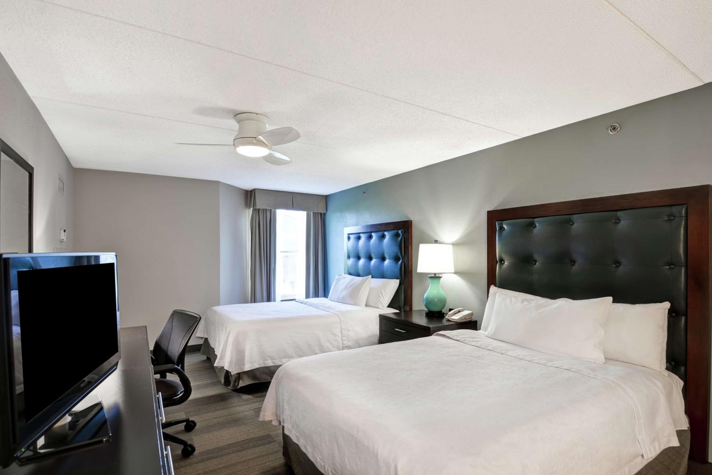 One-Bedroom Queen Suite with Two Queen Beds - Non-Smoking - Photo 6