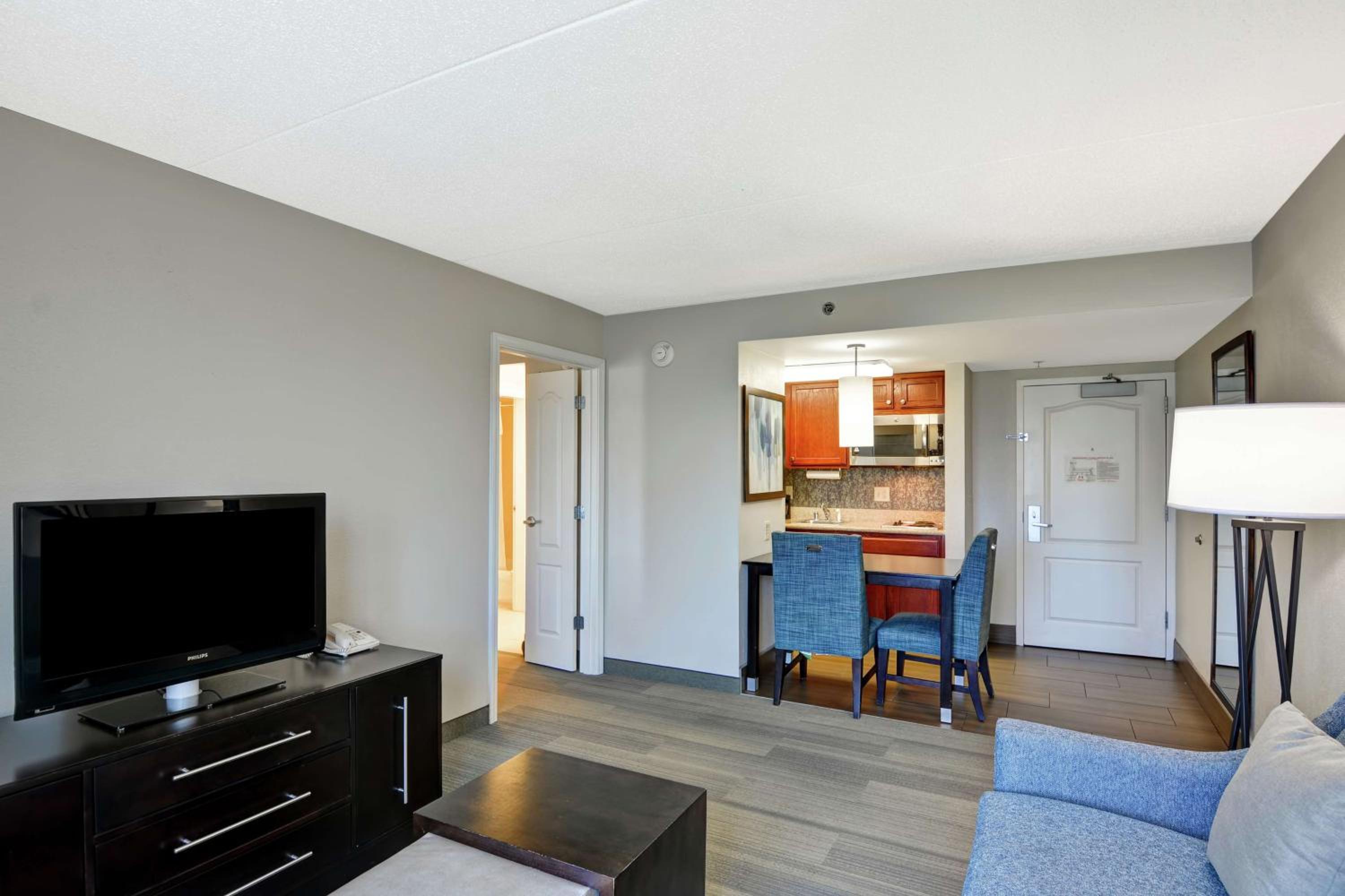 One-Bedroom Queen Suite with Two Queen Beds - Non-Smoking - Photo 1