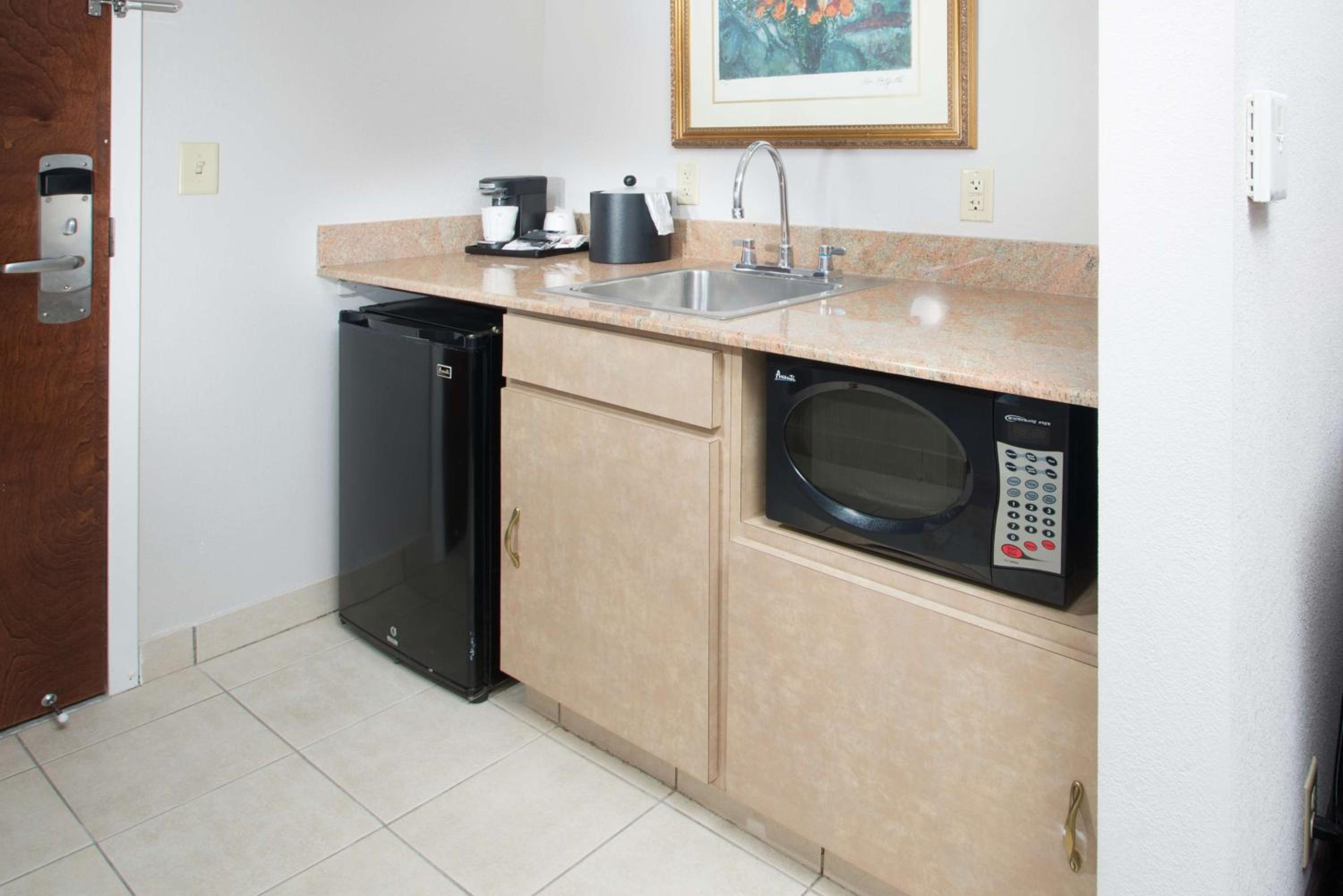 One-Bedroom King Suite - Non-Smoking - Photo 7