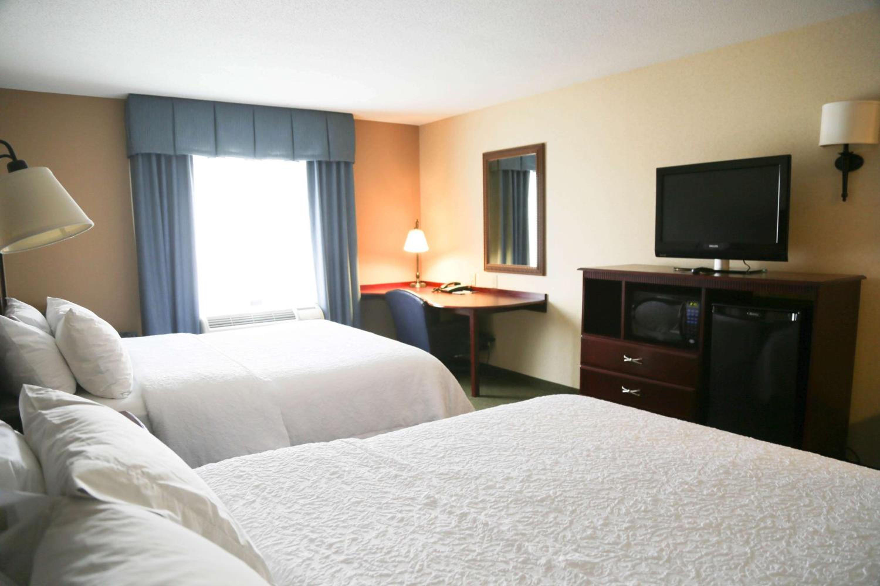 Room with Two Queen Beds - Non-Smoking - Photo 1