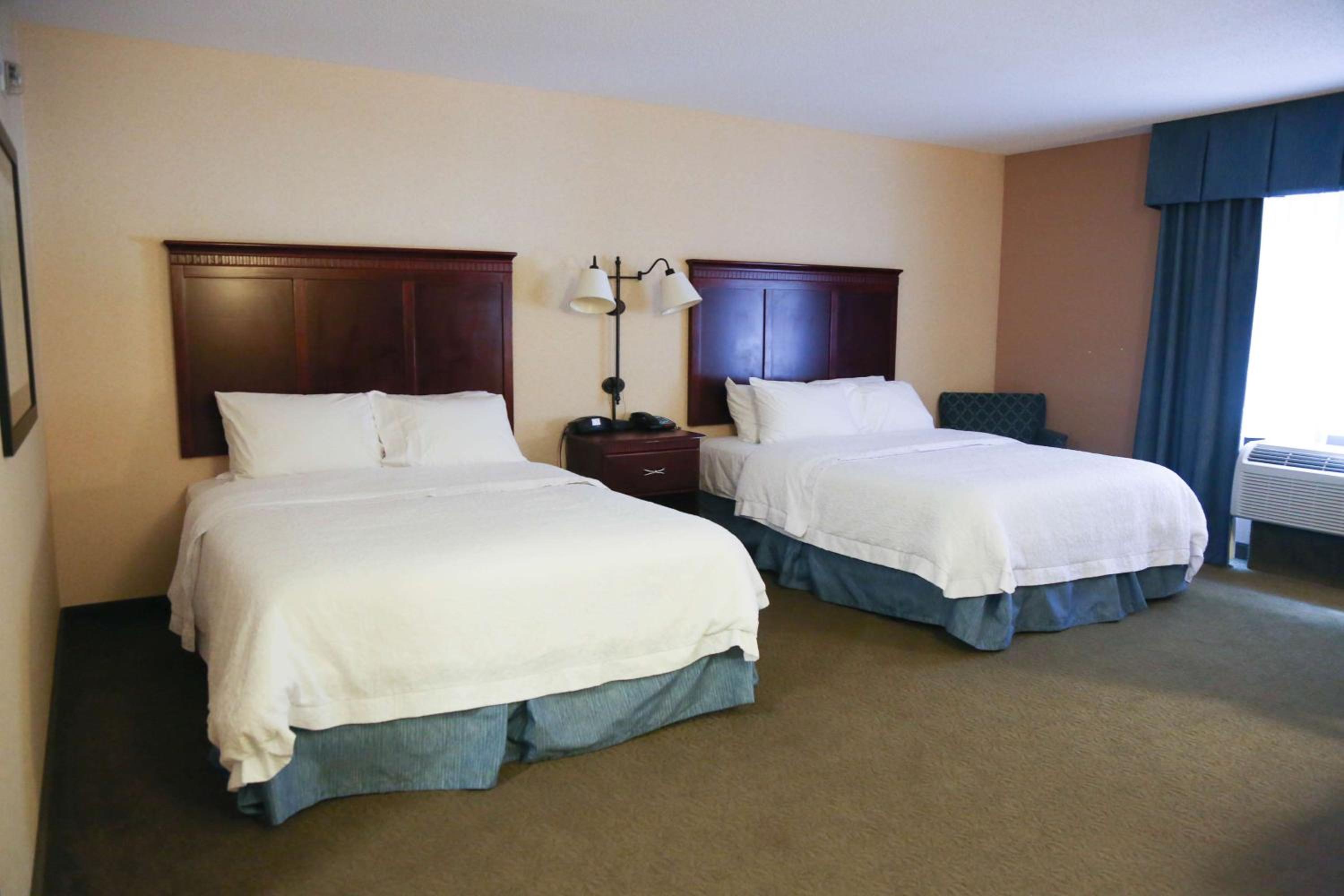 Queen Room with Two Queen Beds - Mobility Access/Non-Smoking - Photo 2