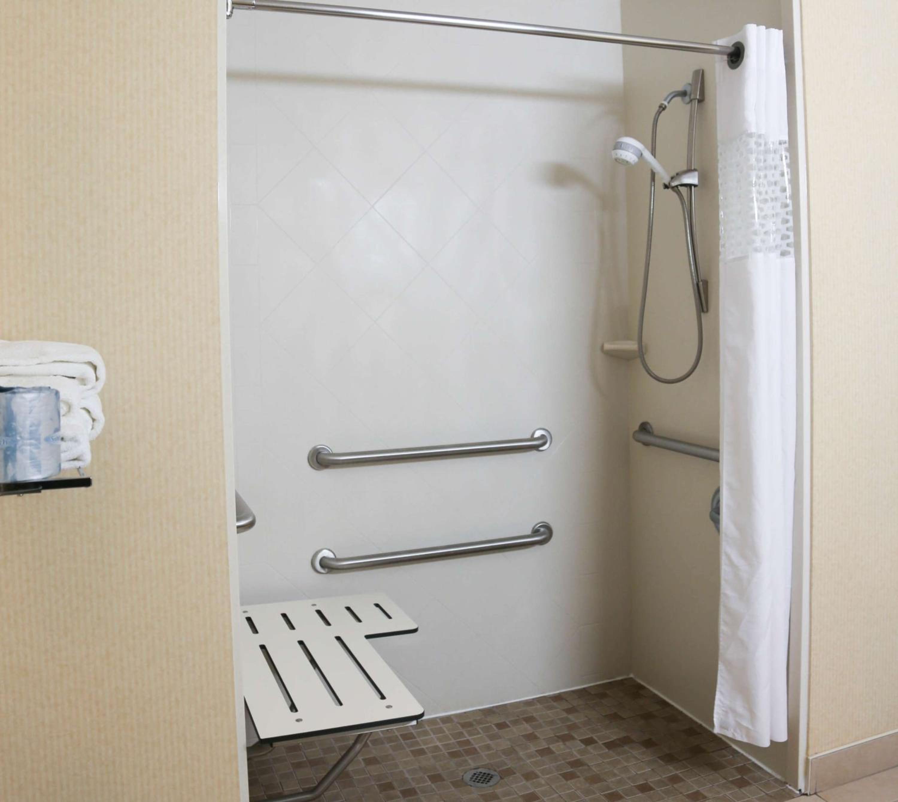 Room with Two Queen Beds - Non-Smoking - Photo 3