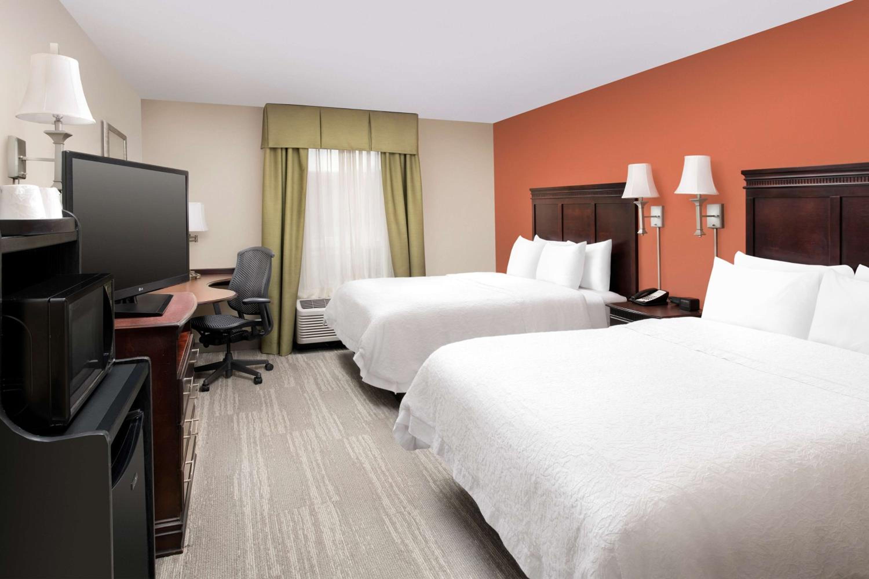 Queen Room with Two Queen Beds - Non-Smoking - Photo 1
