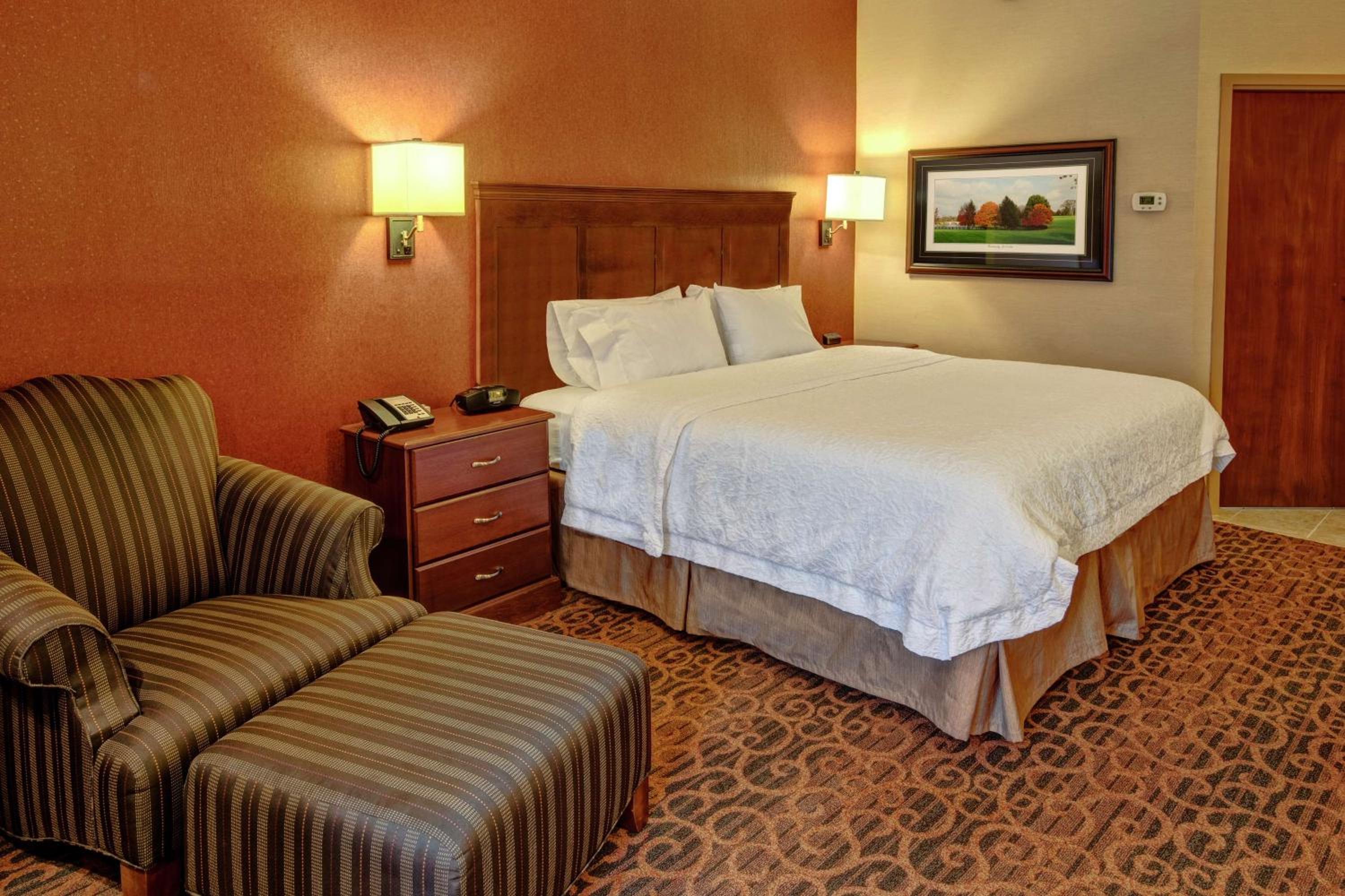 King Room with King Bed - Non-Smoking photo 1