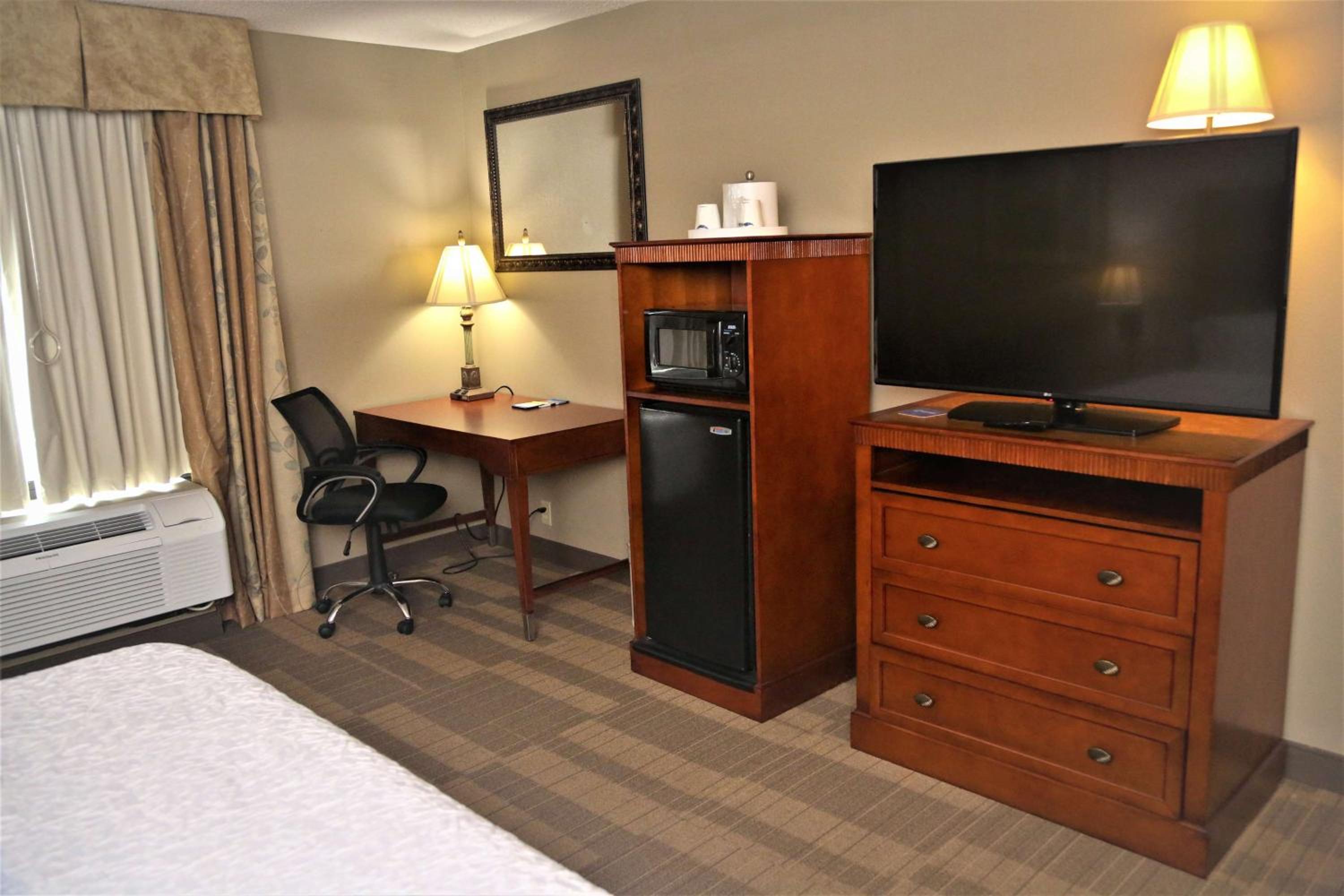 King Room with Accessible Tub - Mobility and Hearing Access/Non-Smoking photo 1