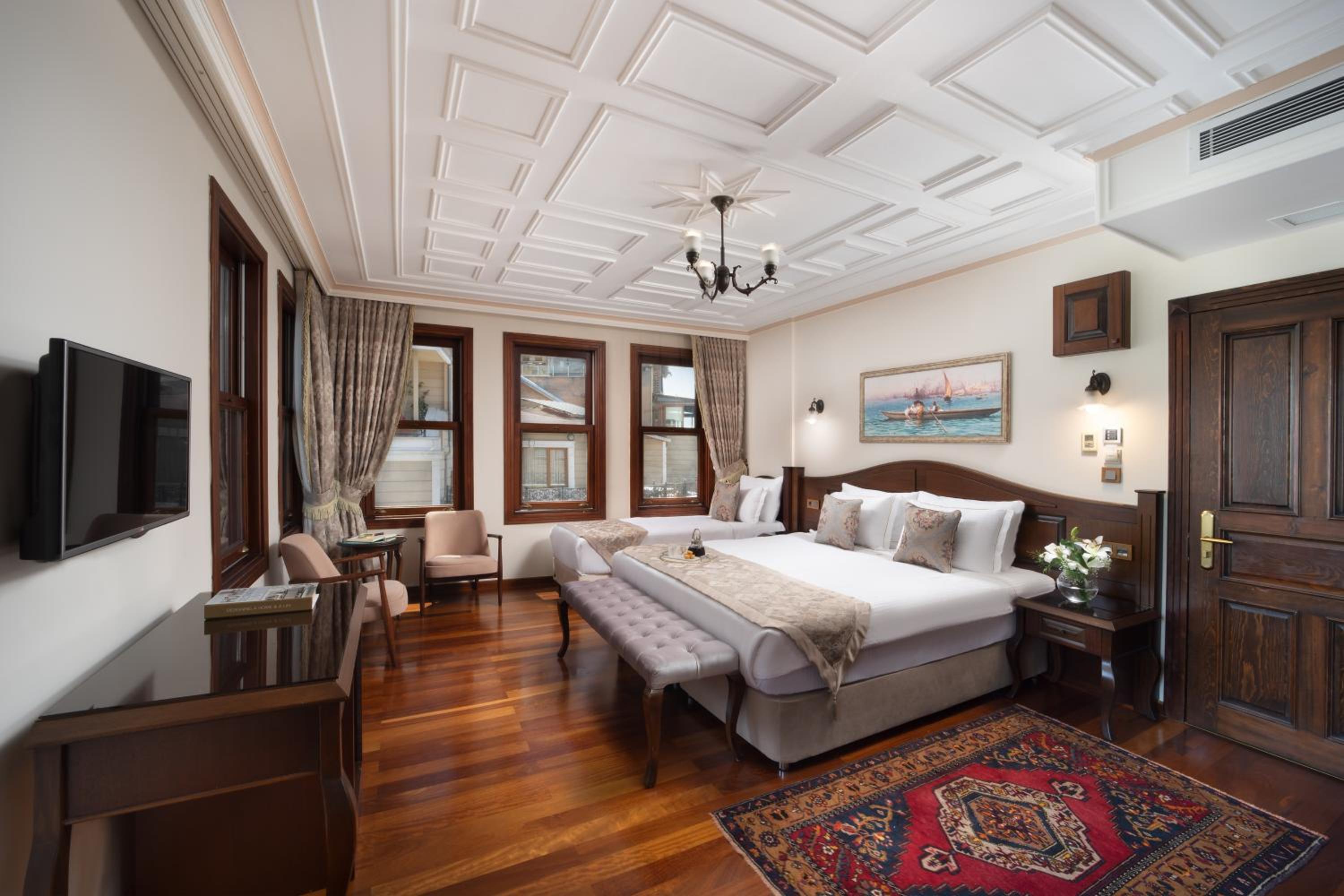 Superior Triple Room photo 3