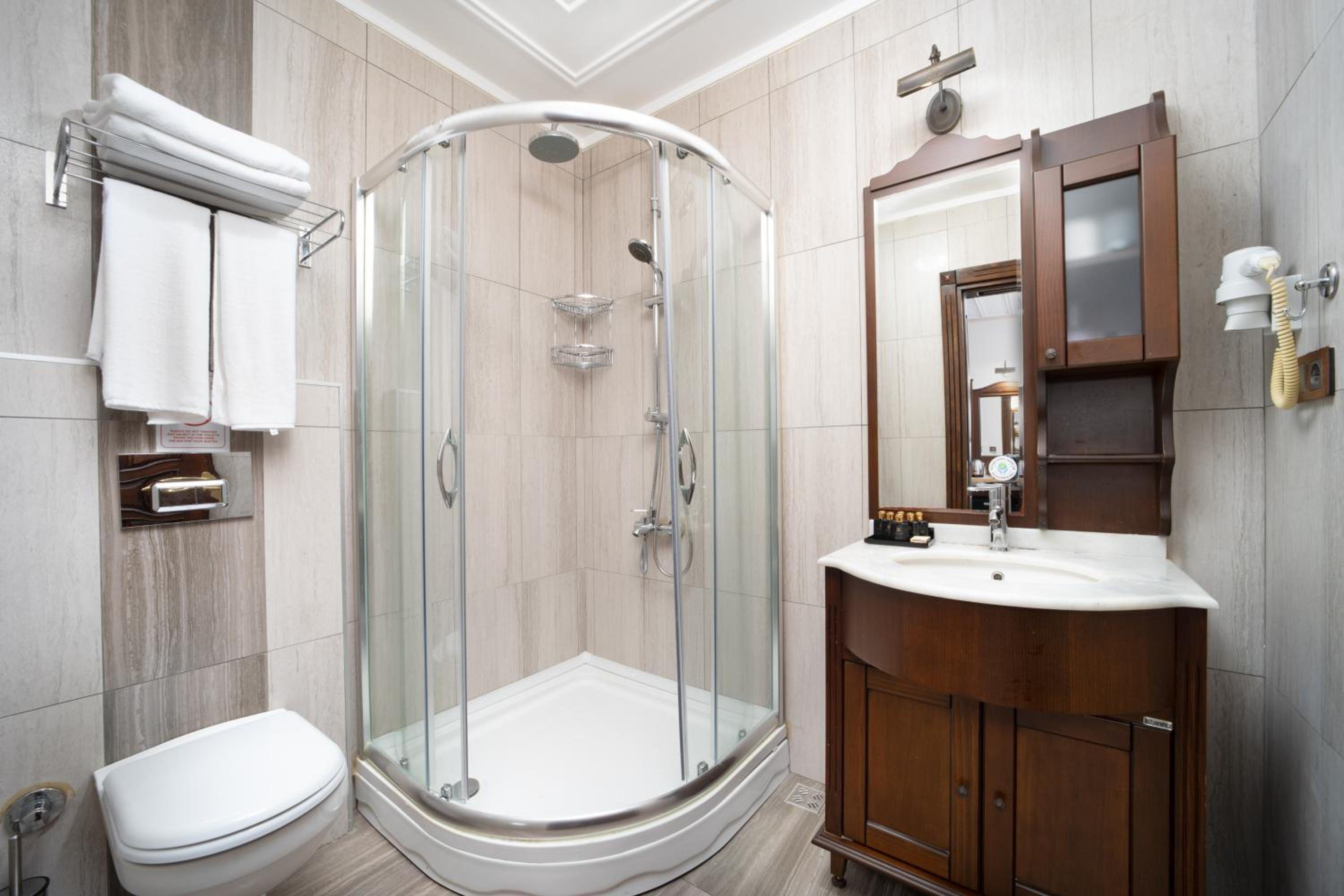Deluxe Triple Room photo 3