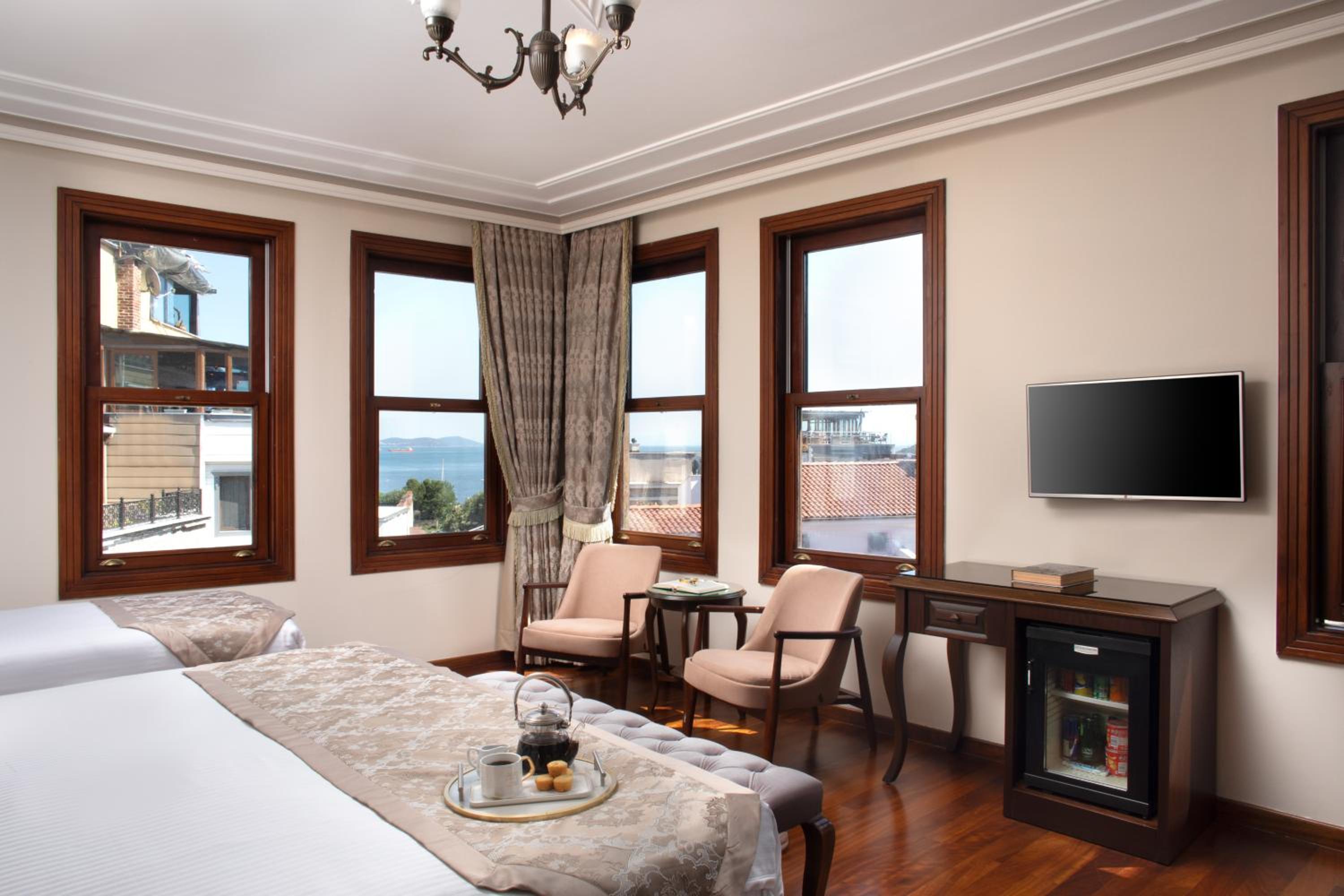 Superior Triple Room photo 2