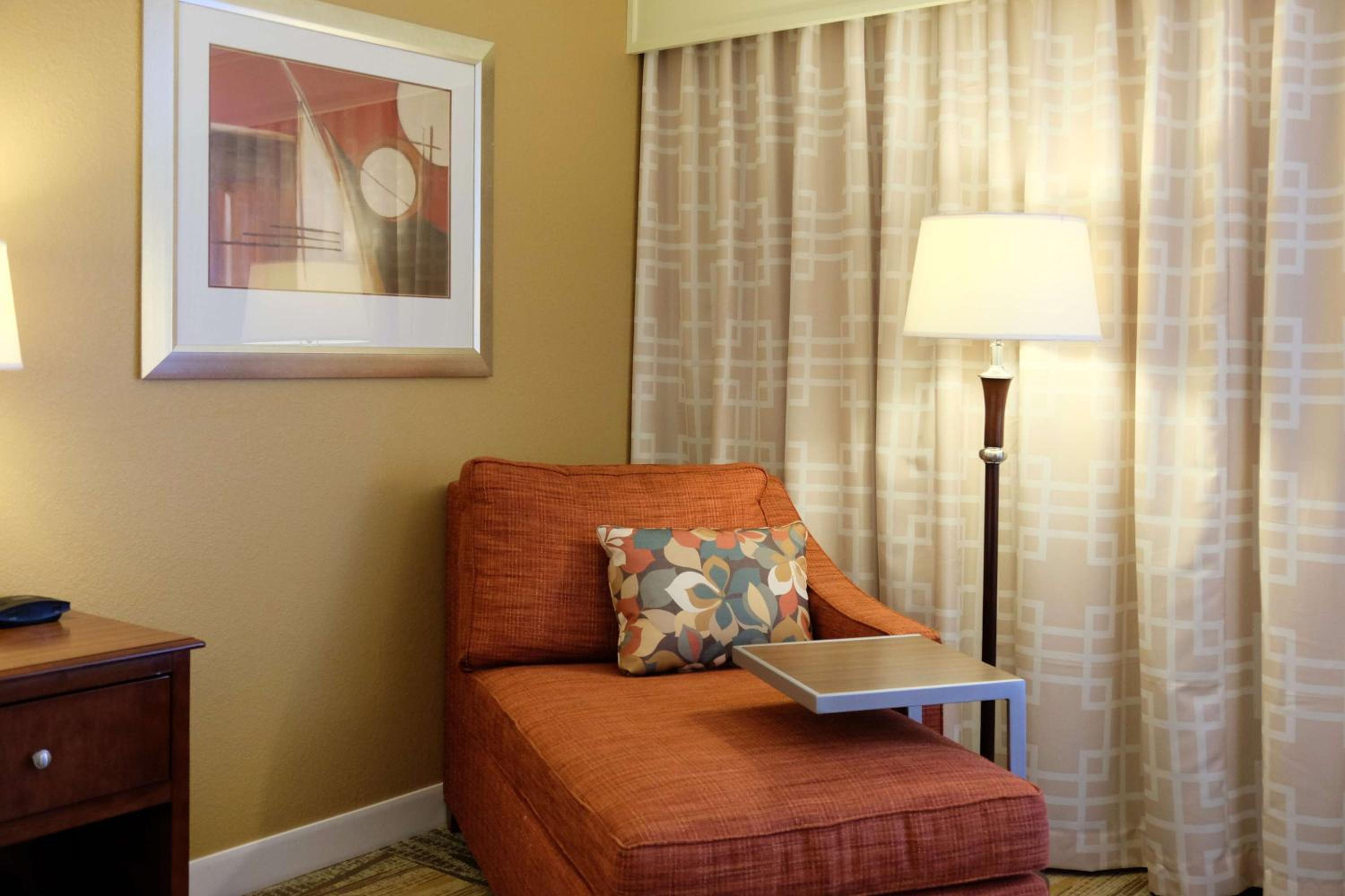 King Room with King Bed - Non-Smoking photo 1
