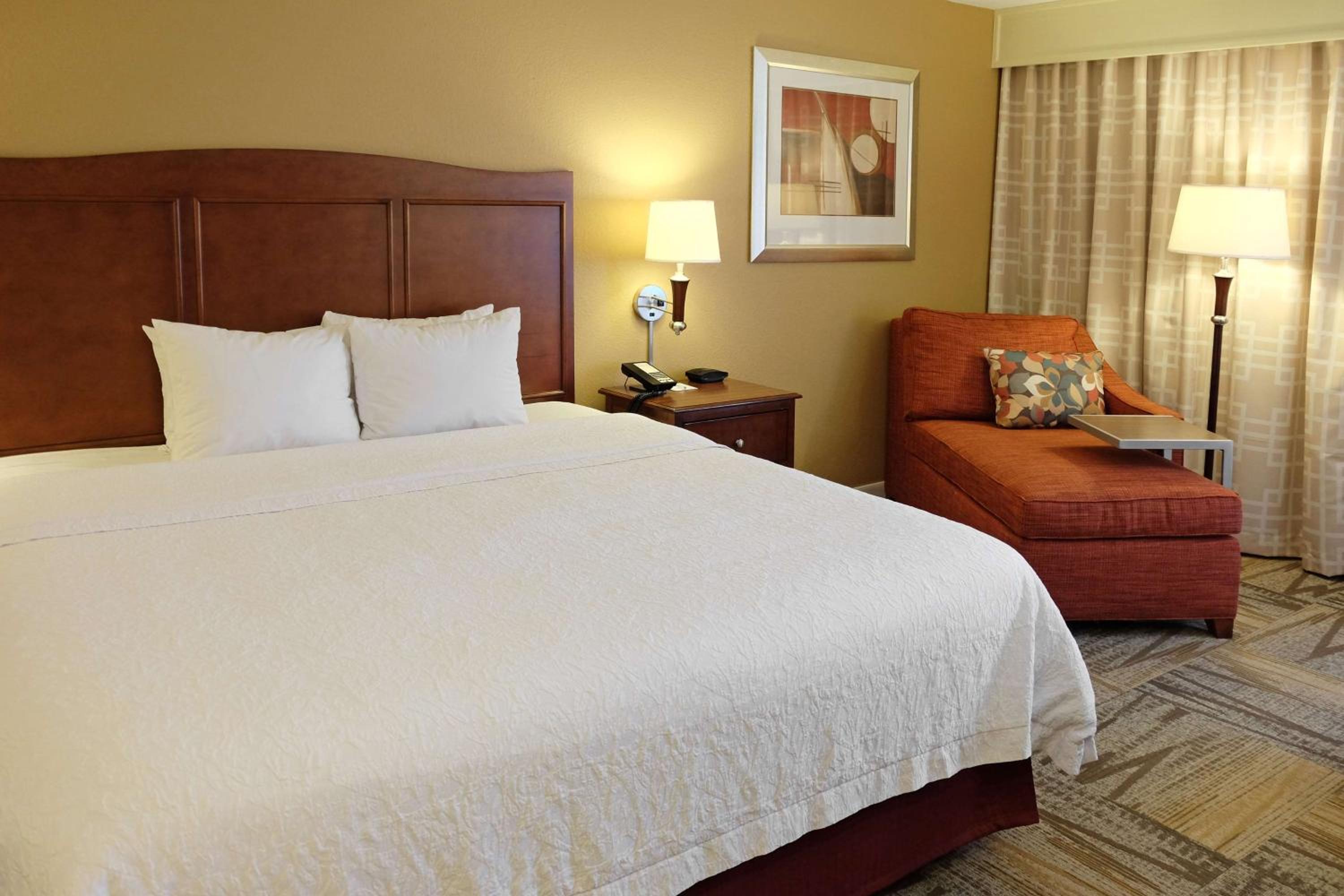 King Room with King Bed - Non-Smoking photo 2