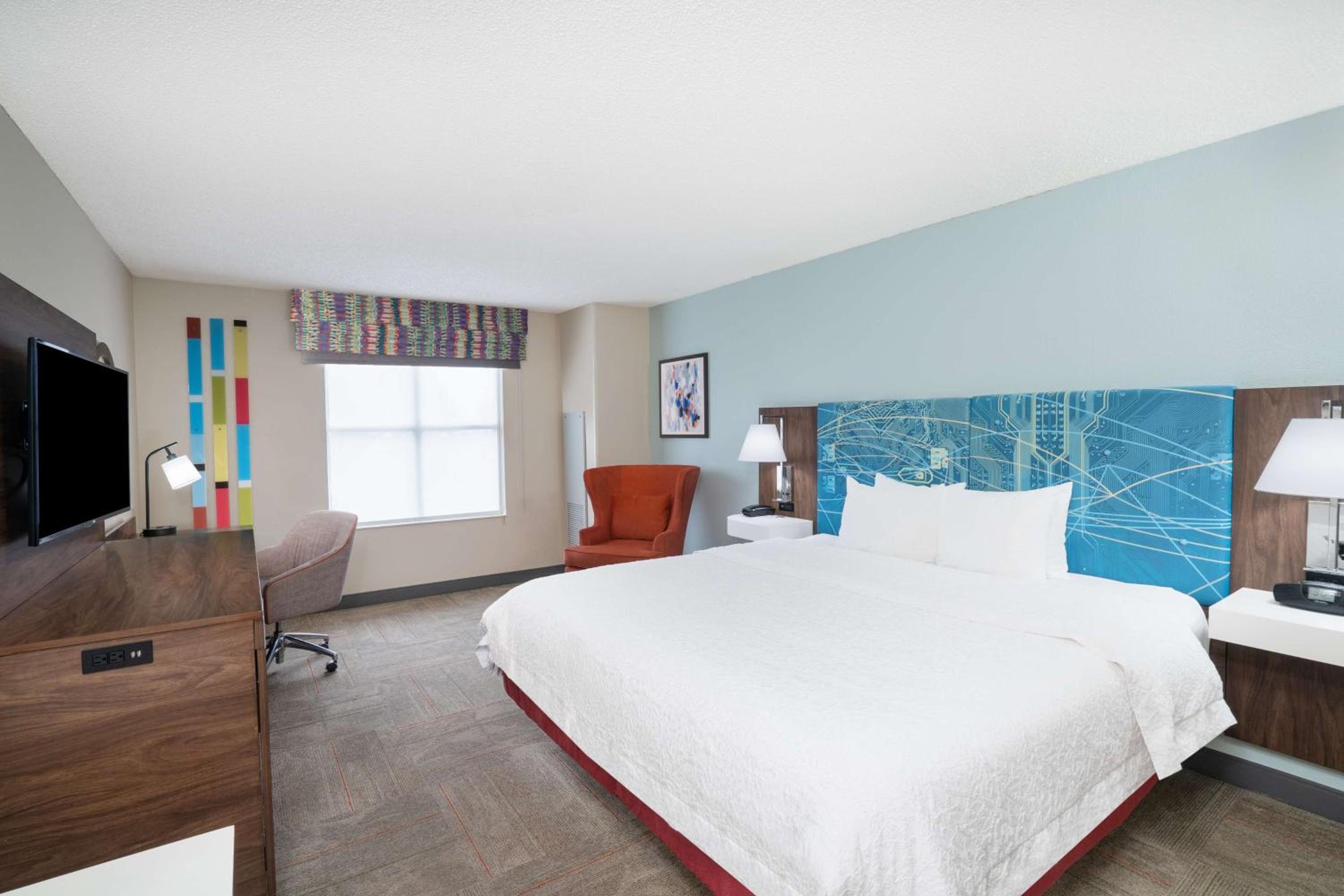 King Room - Non-Smoking - Photo 4