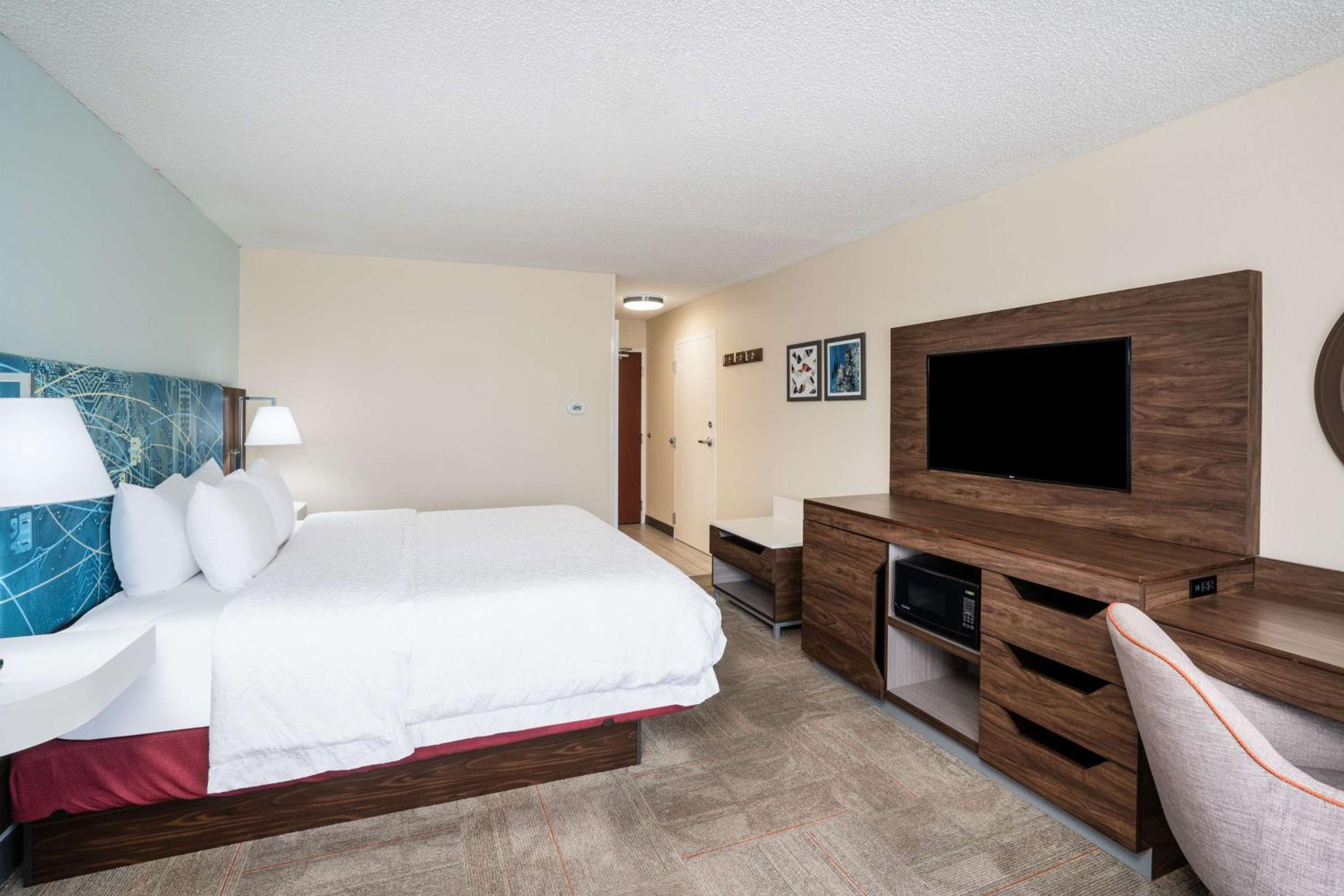 King Room - Non-Smoking - Photo 2