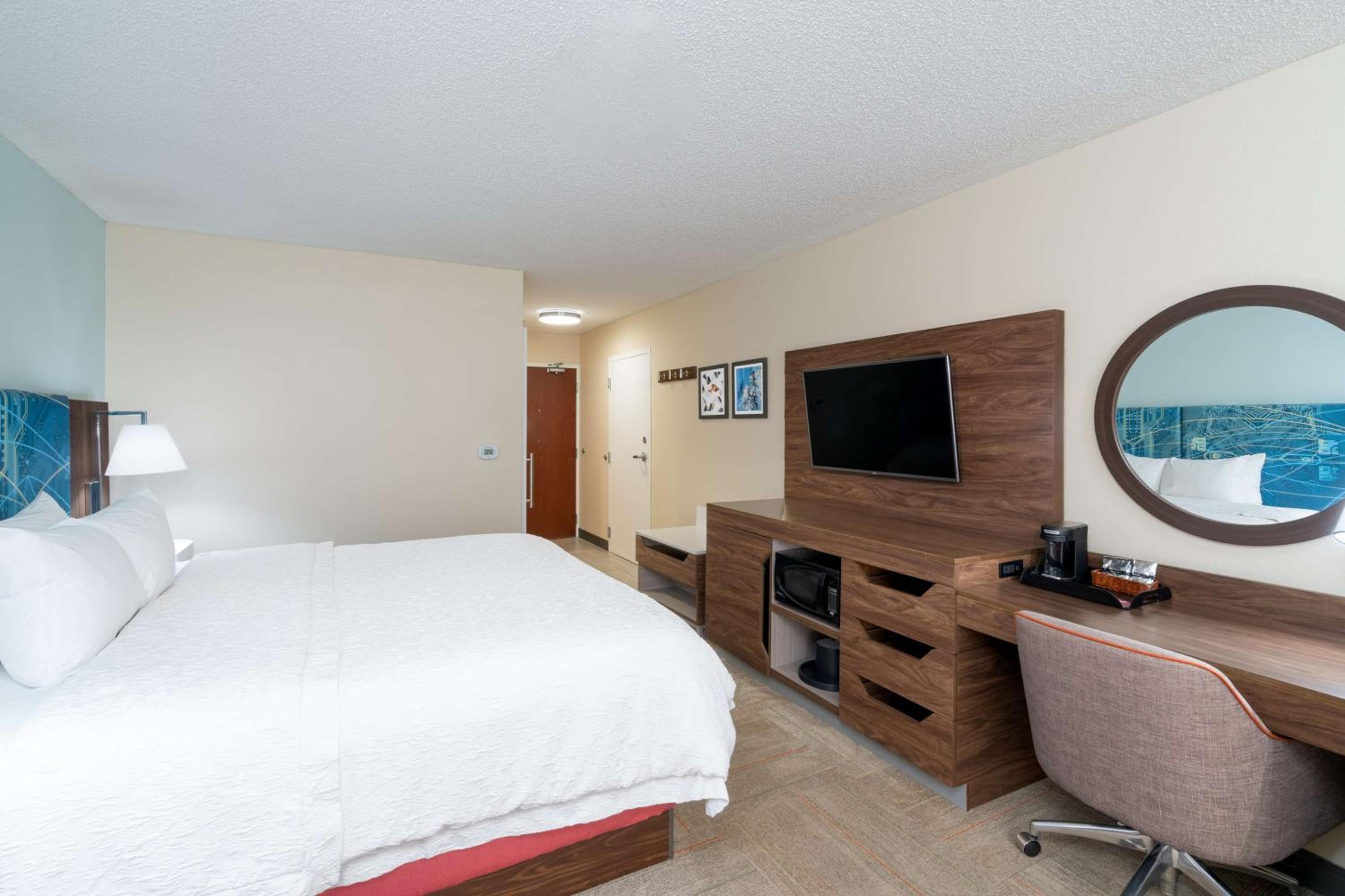 King Room with Accessible Tub - Mobility and Hearing Access/Non-Smoking - Photo 1