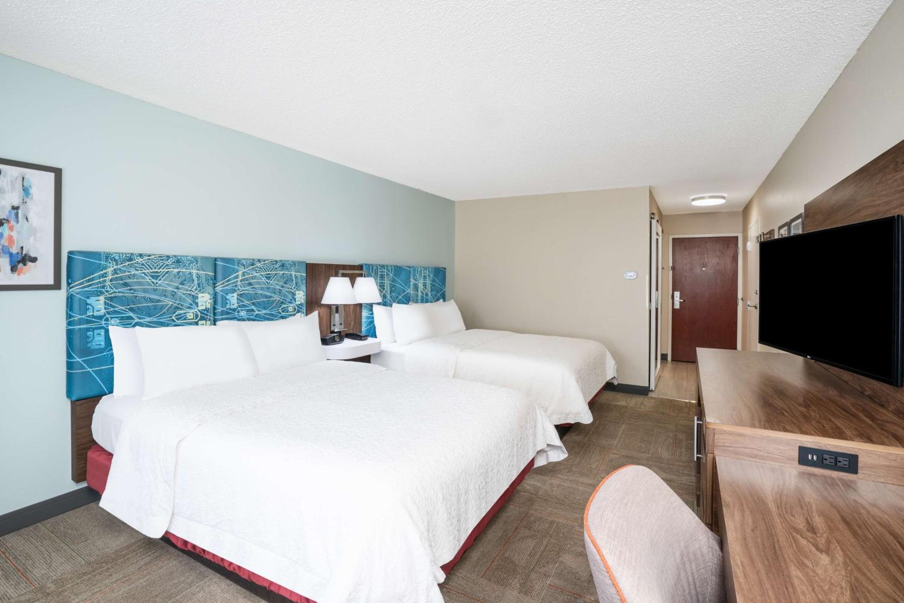 Queen Room with Two Queen Beds photo 1