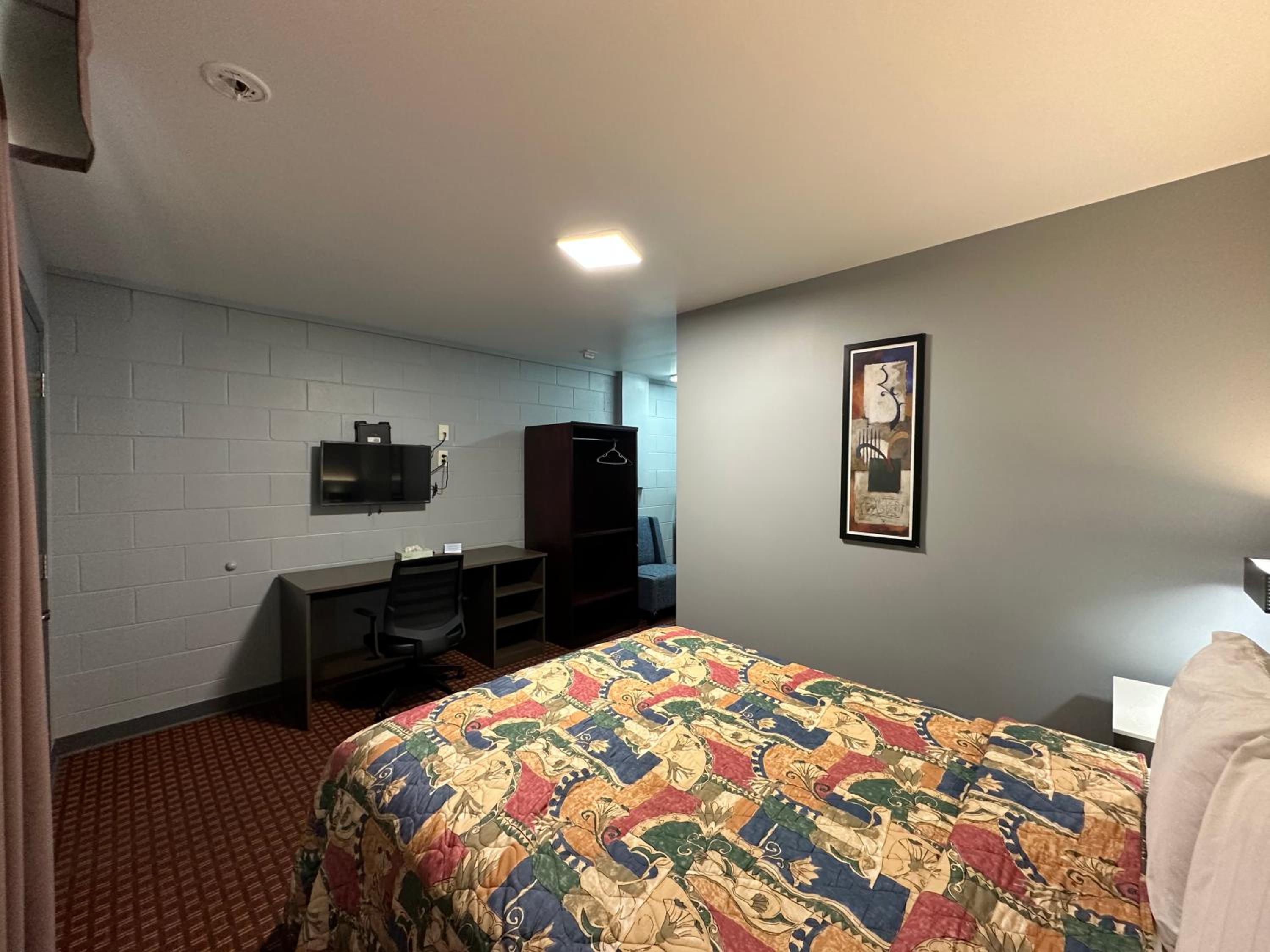 King Room - Non-Smoking photo 3