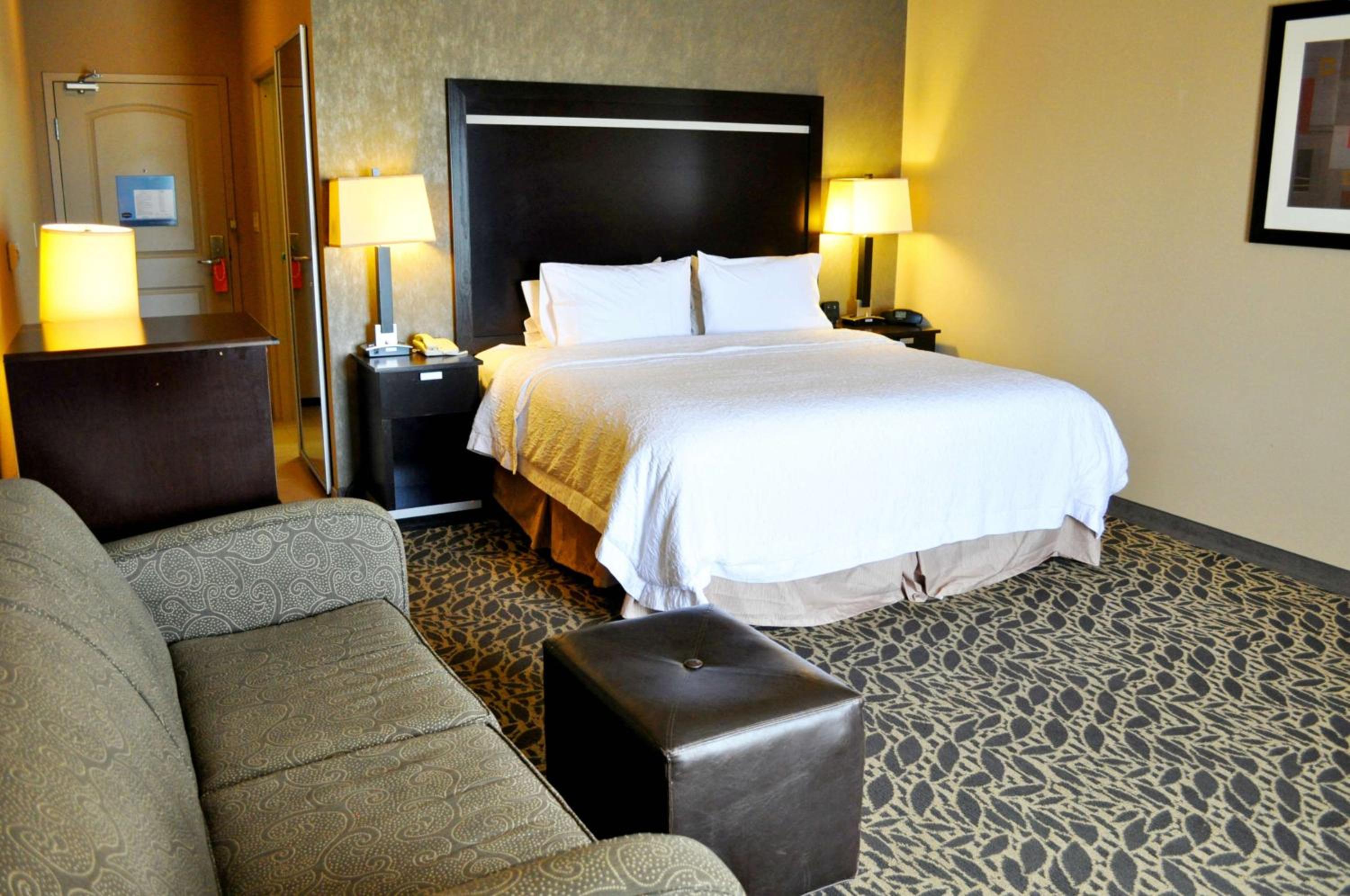 King Room with Sofa Bed - Non-Smoking - Photo 1