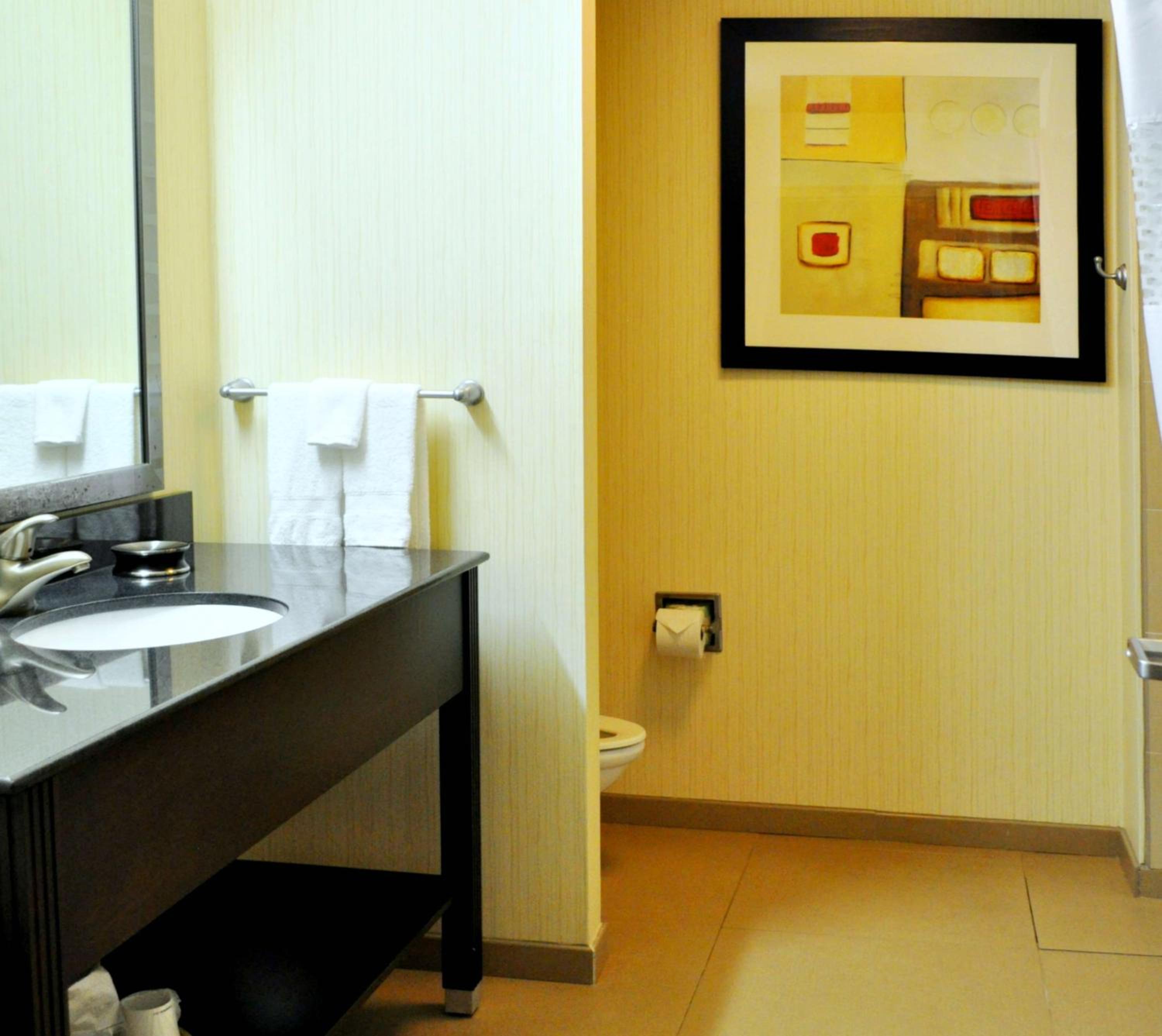 Room with Two Queen Beds - Non-Smoking - Photo 11