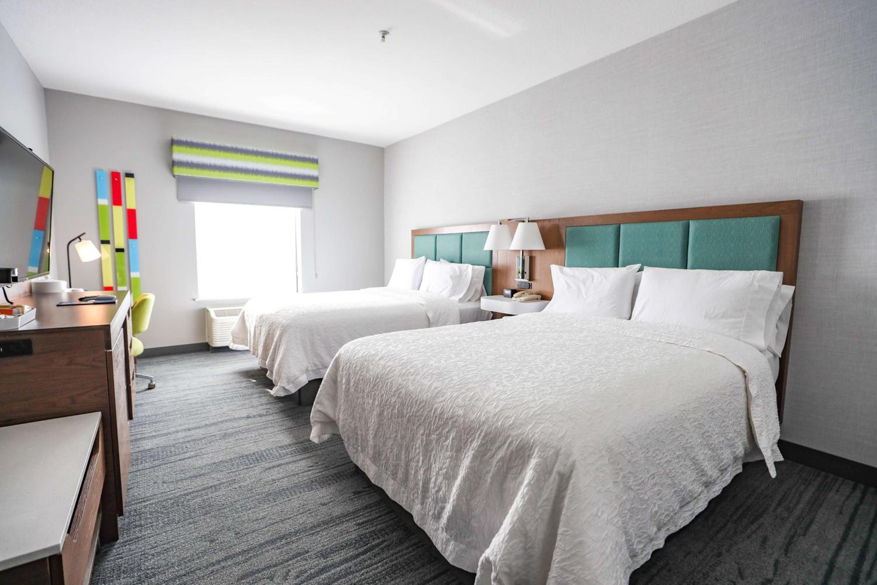Room with Two Queen Beds - Non-Smoking - Photo 3