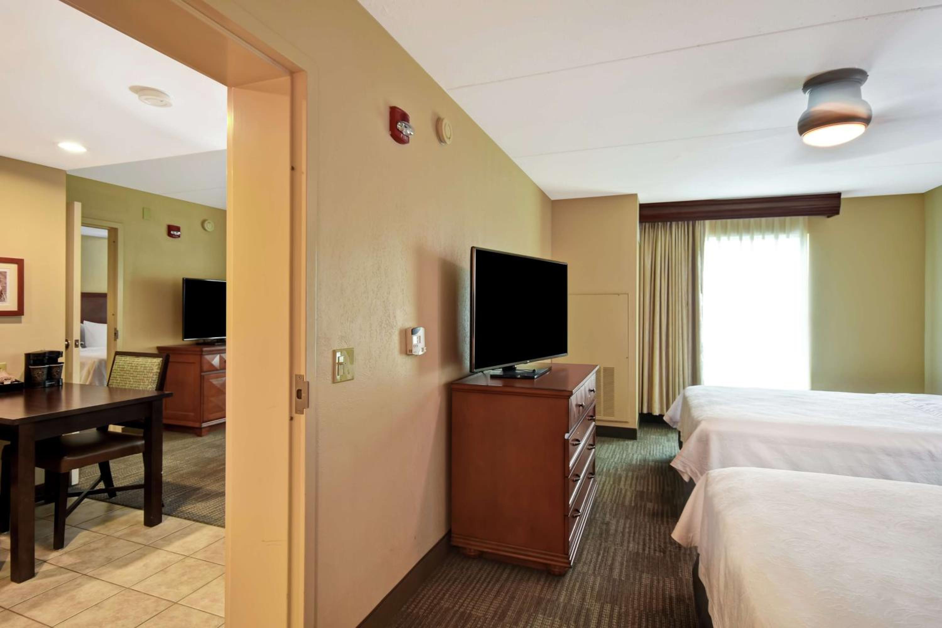Suite with Two Queen Beds and Roll-In Shower - Mobility Access/Non-Smoking - Photo 1