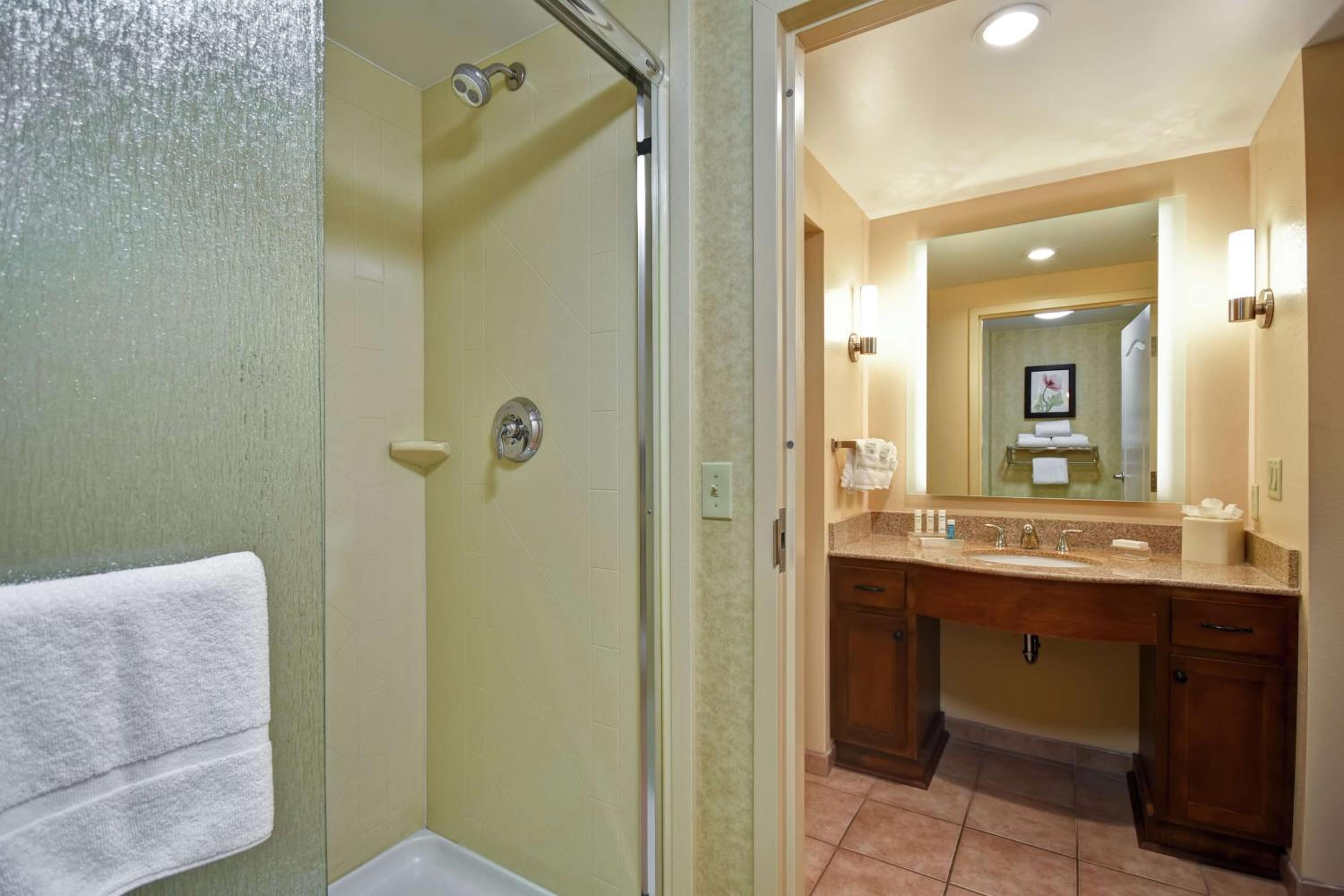 One-Bedroom King Suite - Non-Smoking - Photo 6