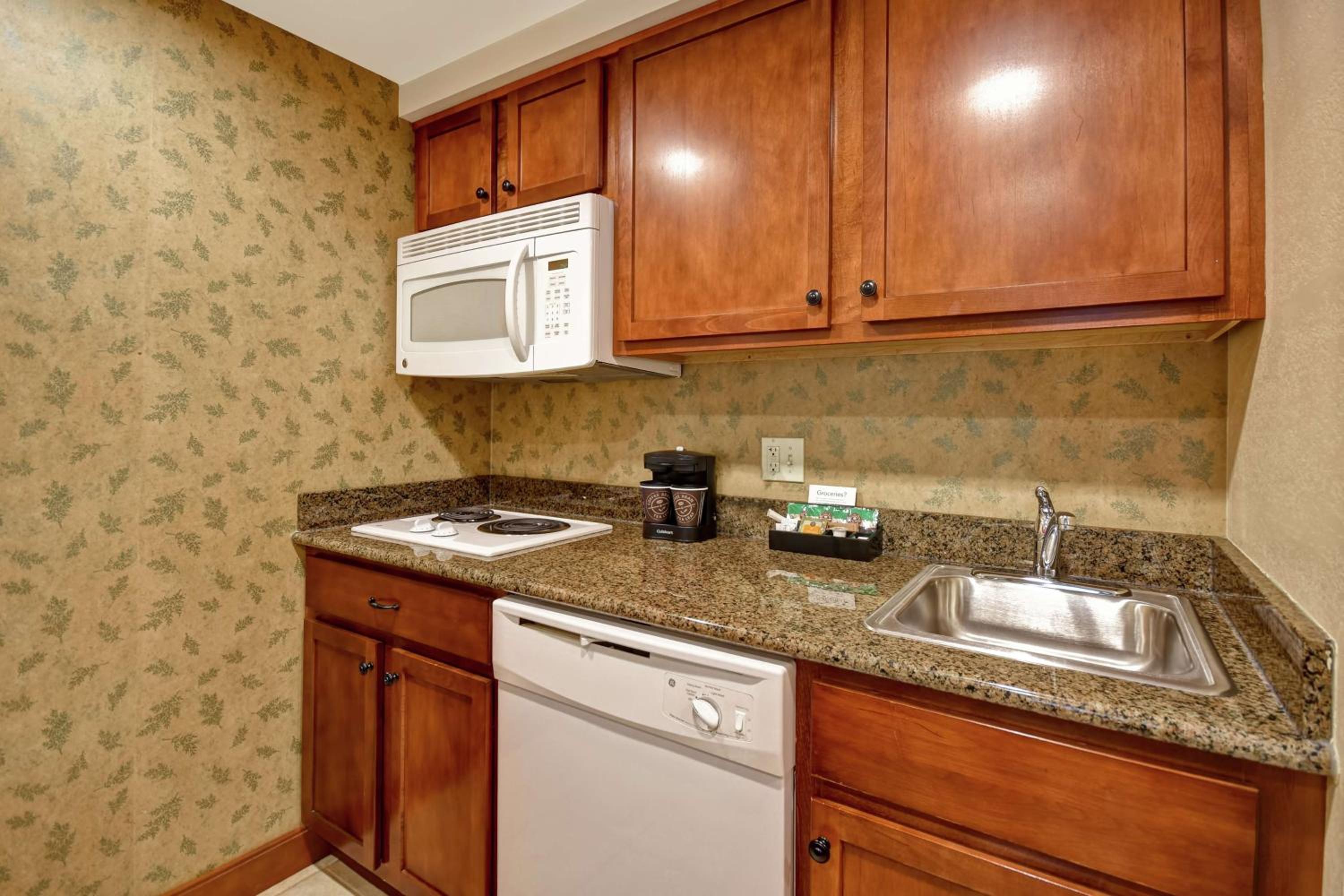 One-Bedroom King Suite - Non-Smoking - Photo 5