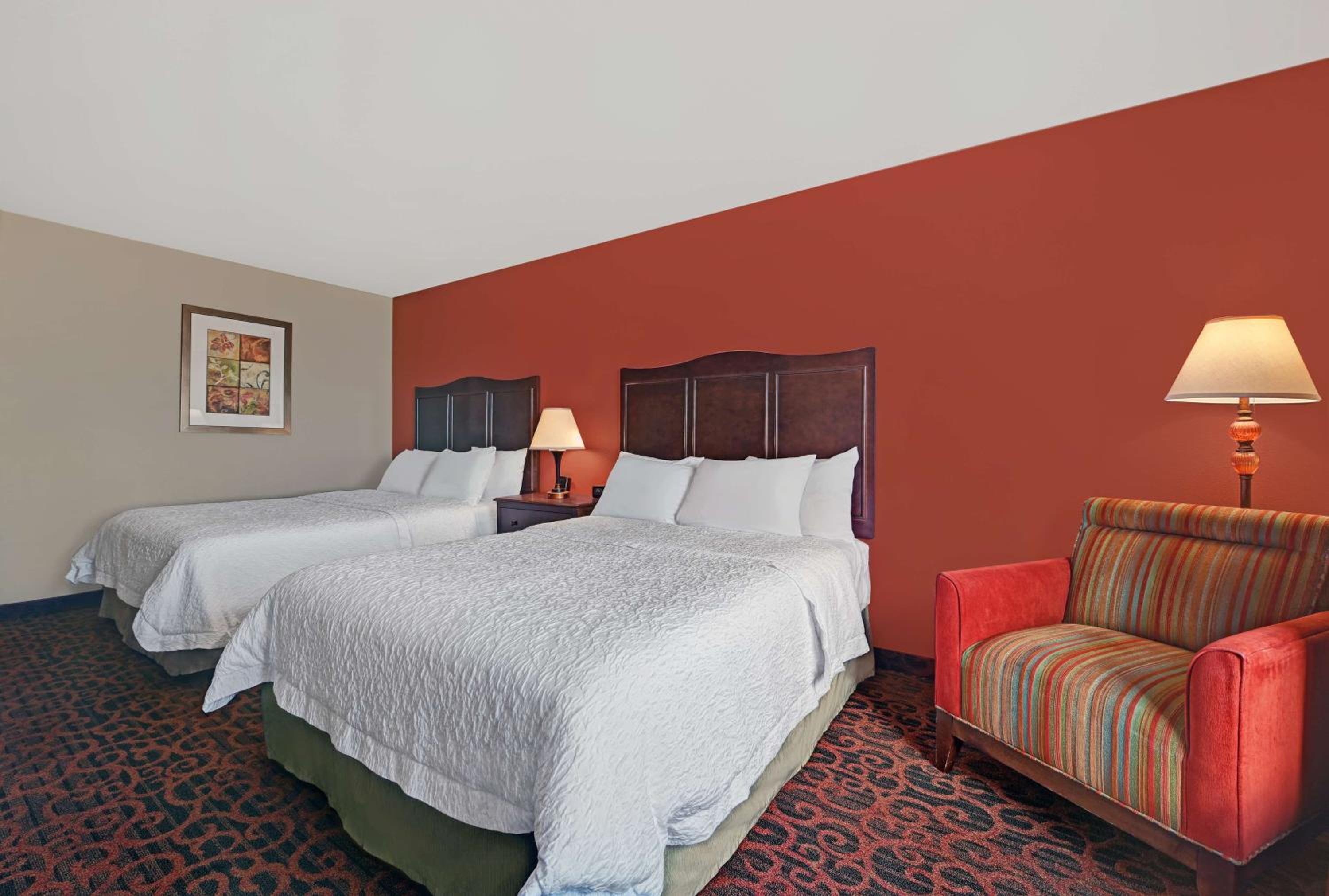 Double Room with Two Queen Beds and Bath Tub - Mobility and Hearing Access/Non-Smoking - Photo 6