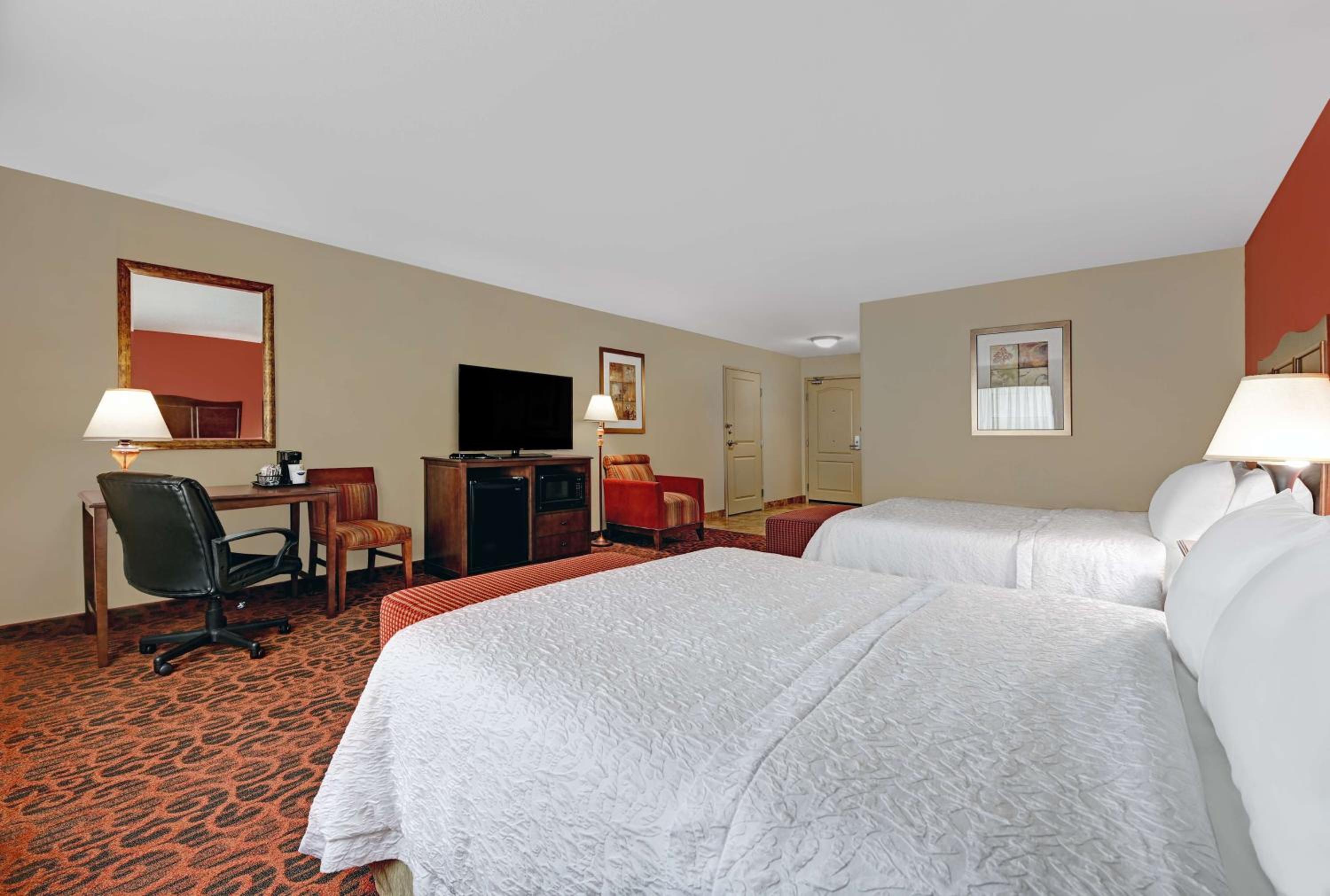 Room with Two Queen Beds - Non-Smoking - Photo 1
