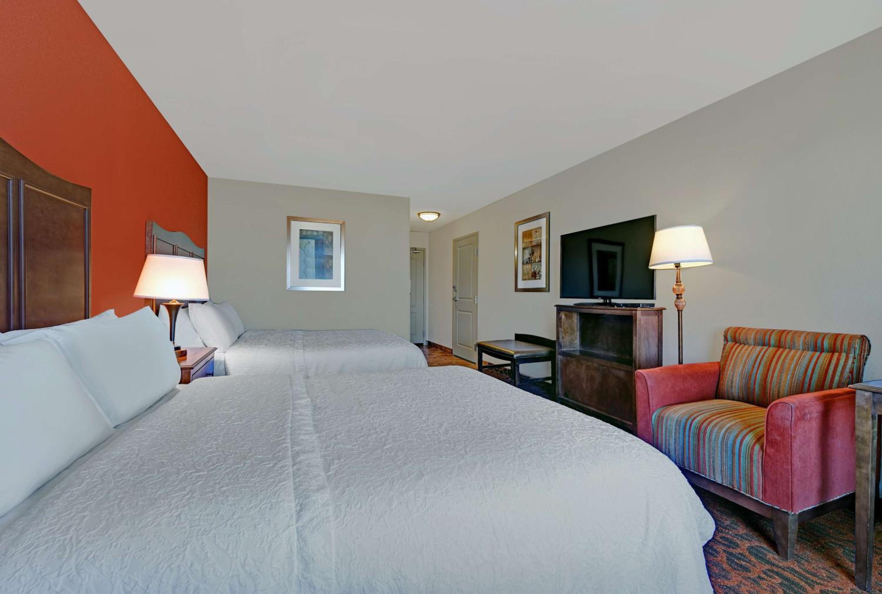 Room with Two Queen Beds - Non-Smoking - Photo 4