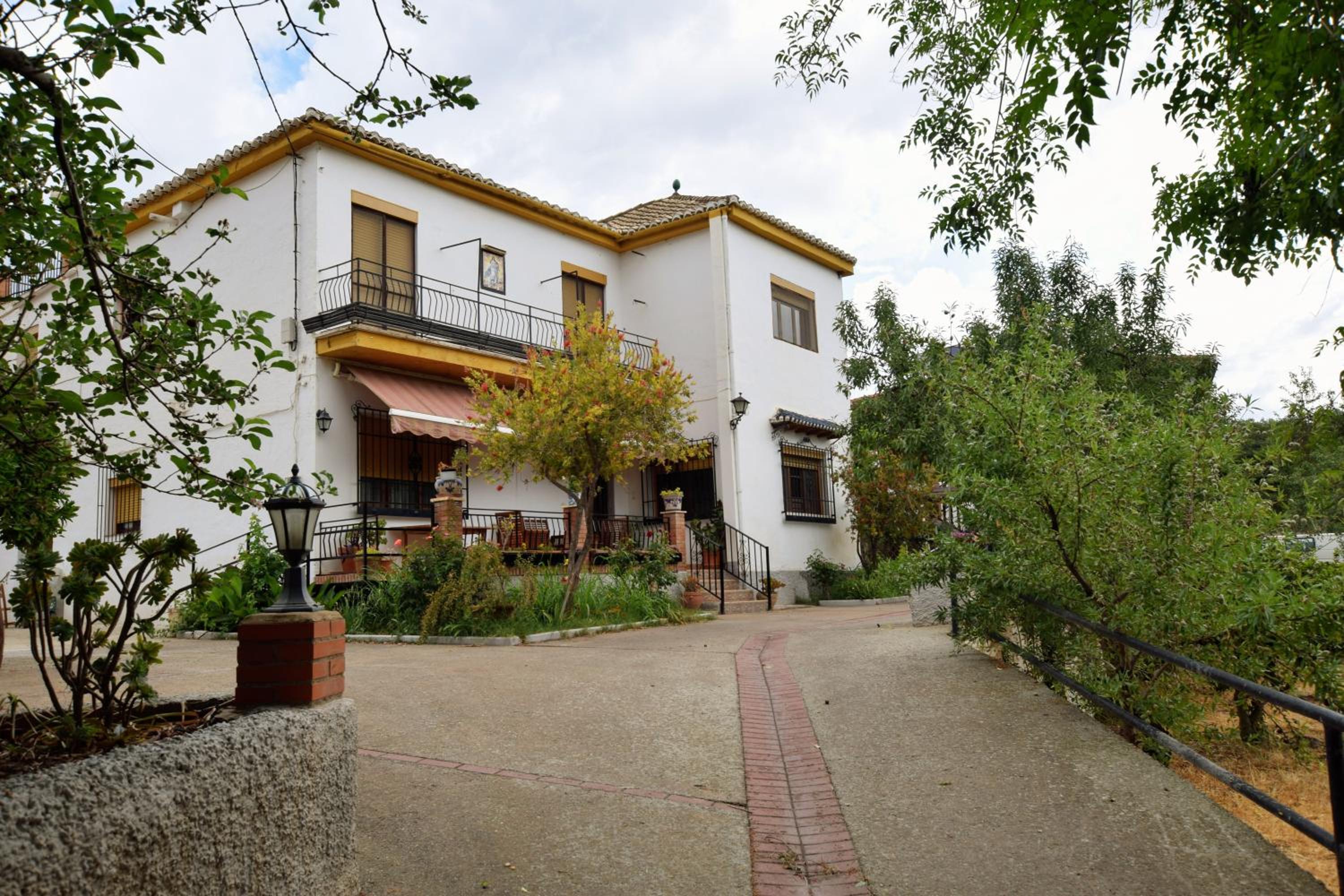 Three-Bedroom House photo 2