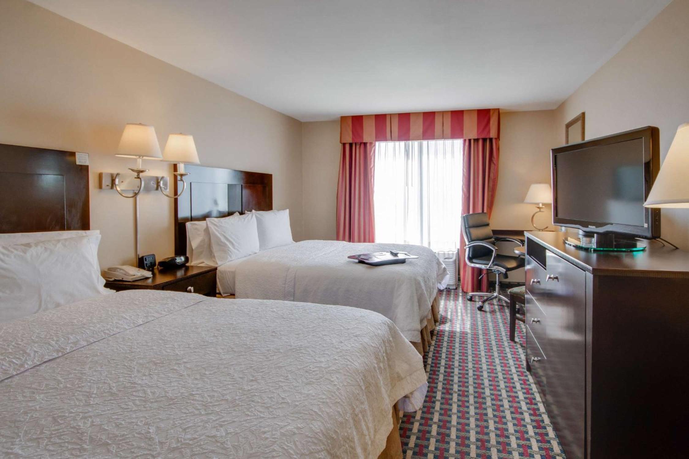 Room with Two Queen Beds - Non-Smoking - Photo 1