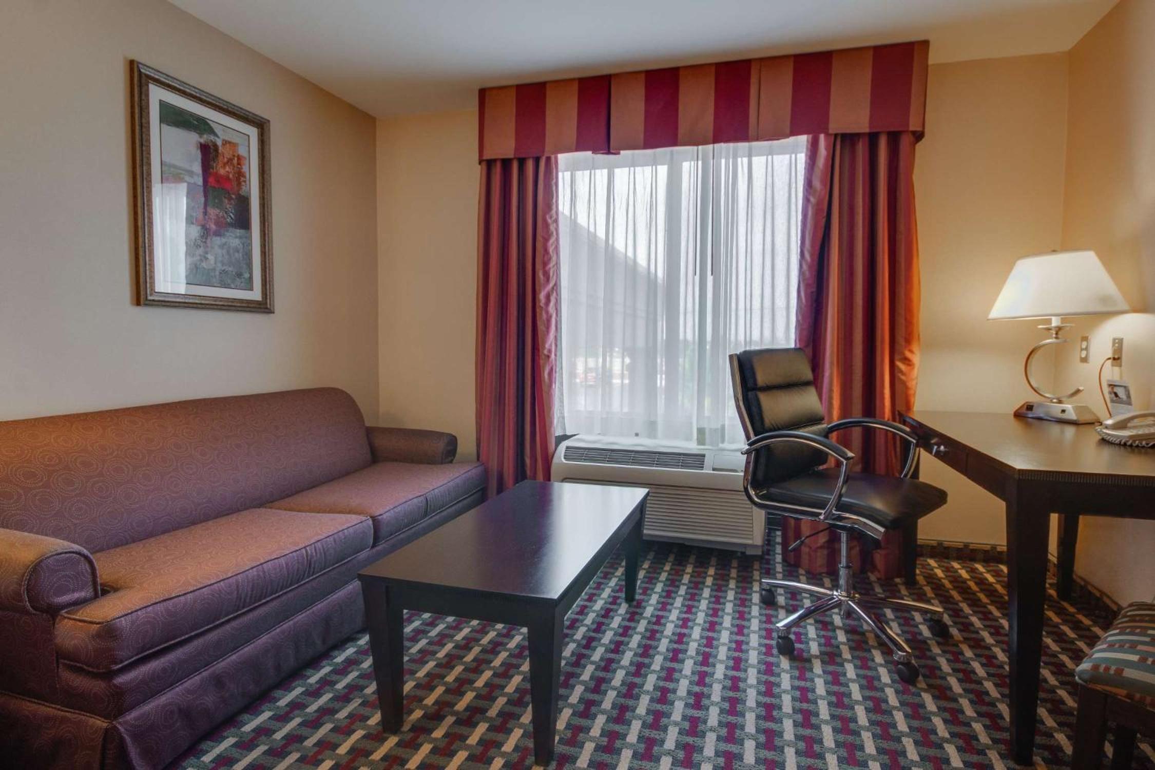 Deluxe King Room - Non-Smoking - Photo 1