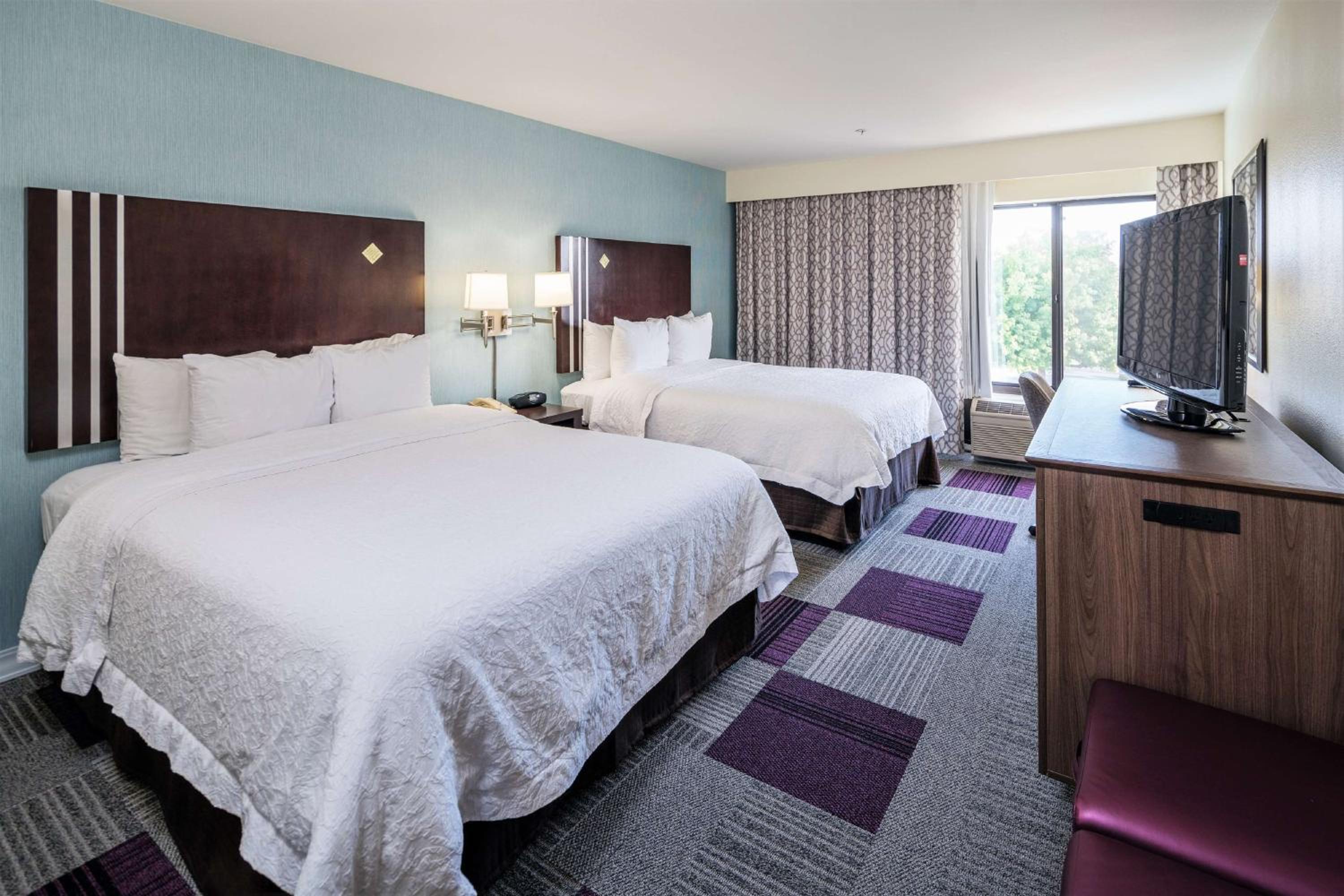 Queen Room with Two Queen Beds - Non-Smoking - Photo 1
