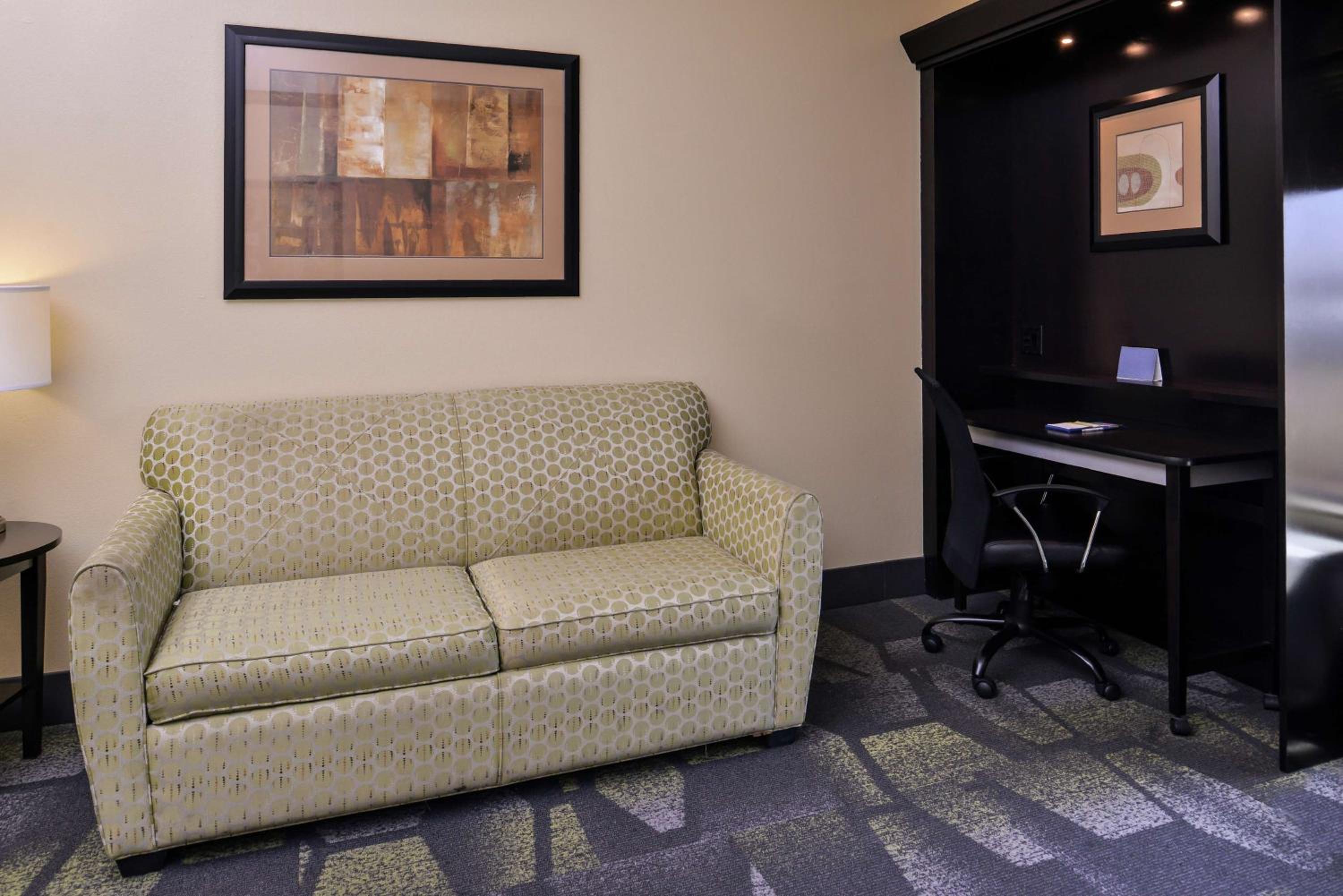 King Room with Sofa Bed and Study - Non-Smoking - Photo 4